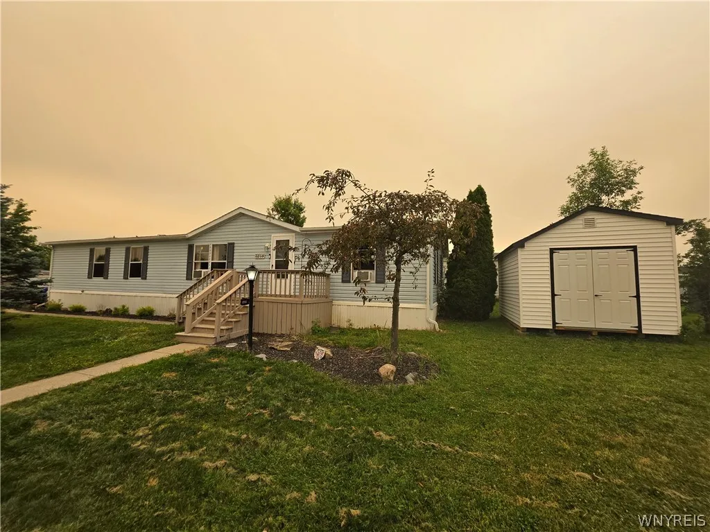 Property at 1215 Ridgewood Drive, Lockport Town, NY 14094