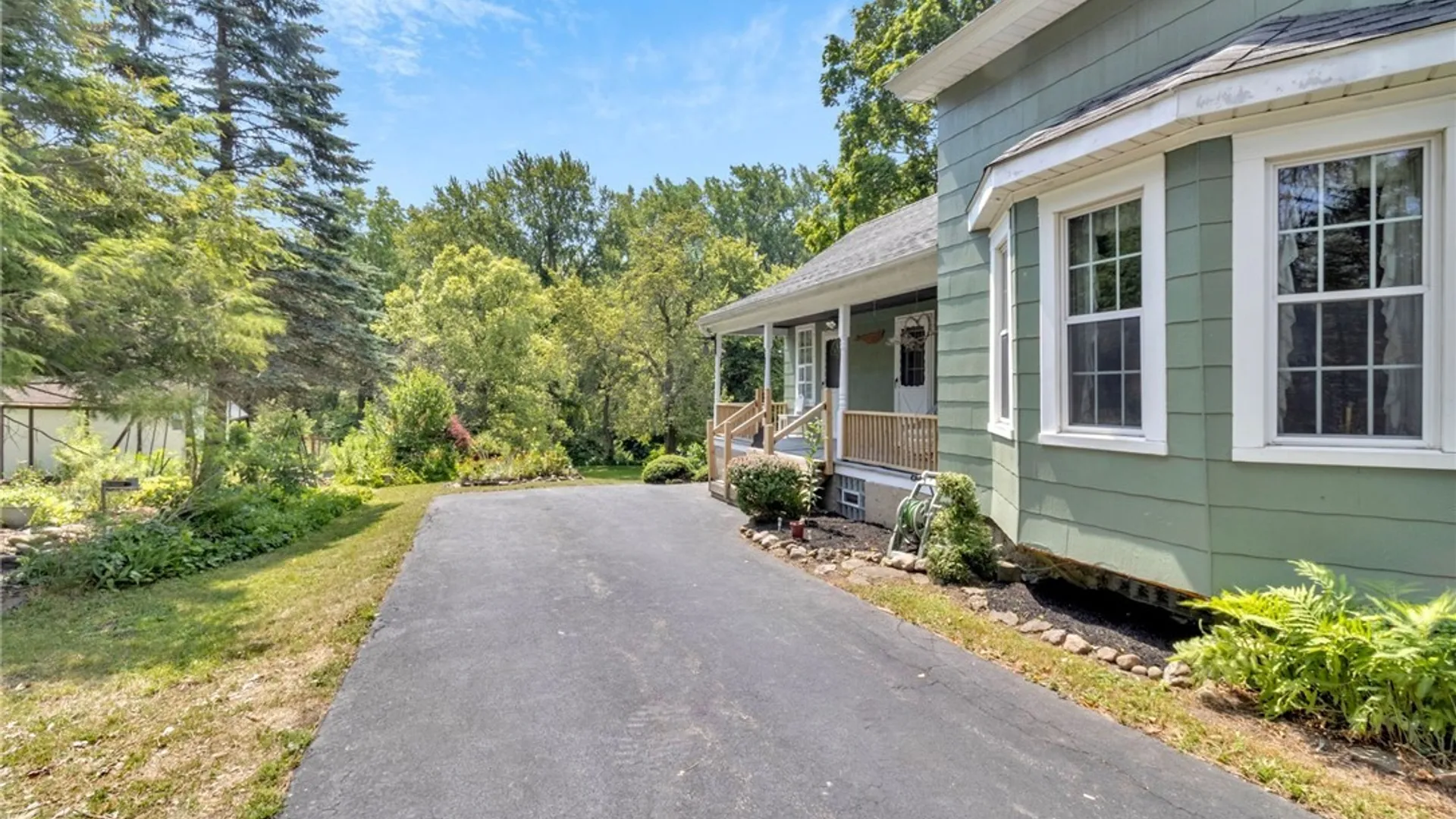 Property at 301 Bennett Road, Cheektowaga, NY 14227 5