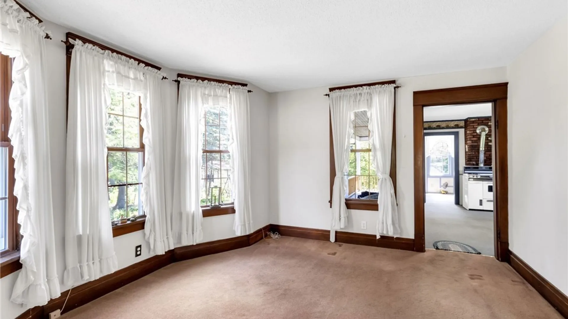 Property at 301 Bennett Road, Cheektowaga, NY 14227 23
