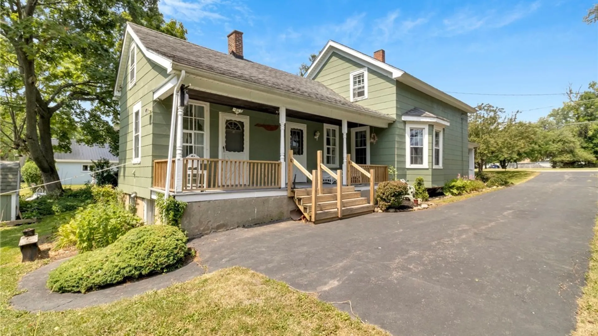 Property at 301 Bennett Road, Cheektowaga, NY 14227 7