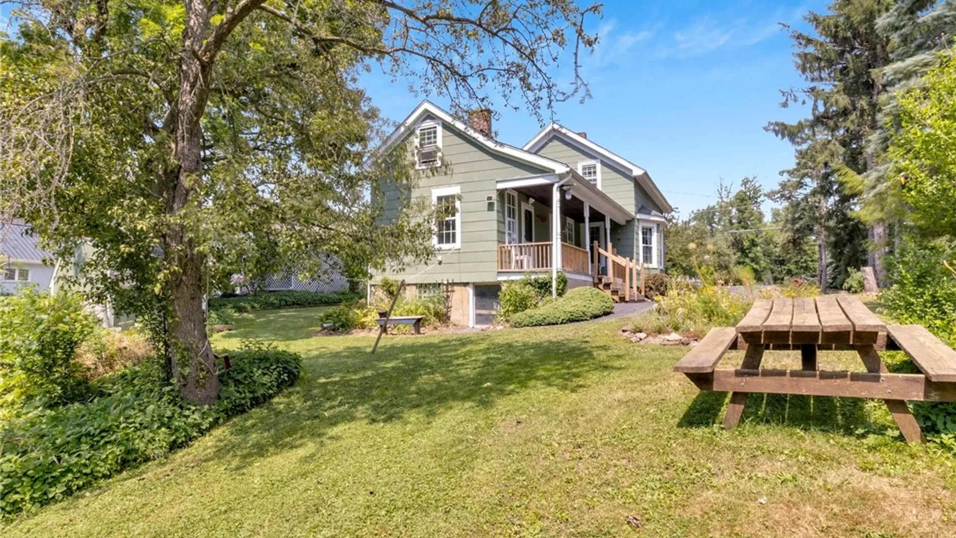 Property at 301 Bennett Road, Cheektowaga, NY 14227 9