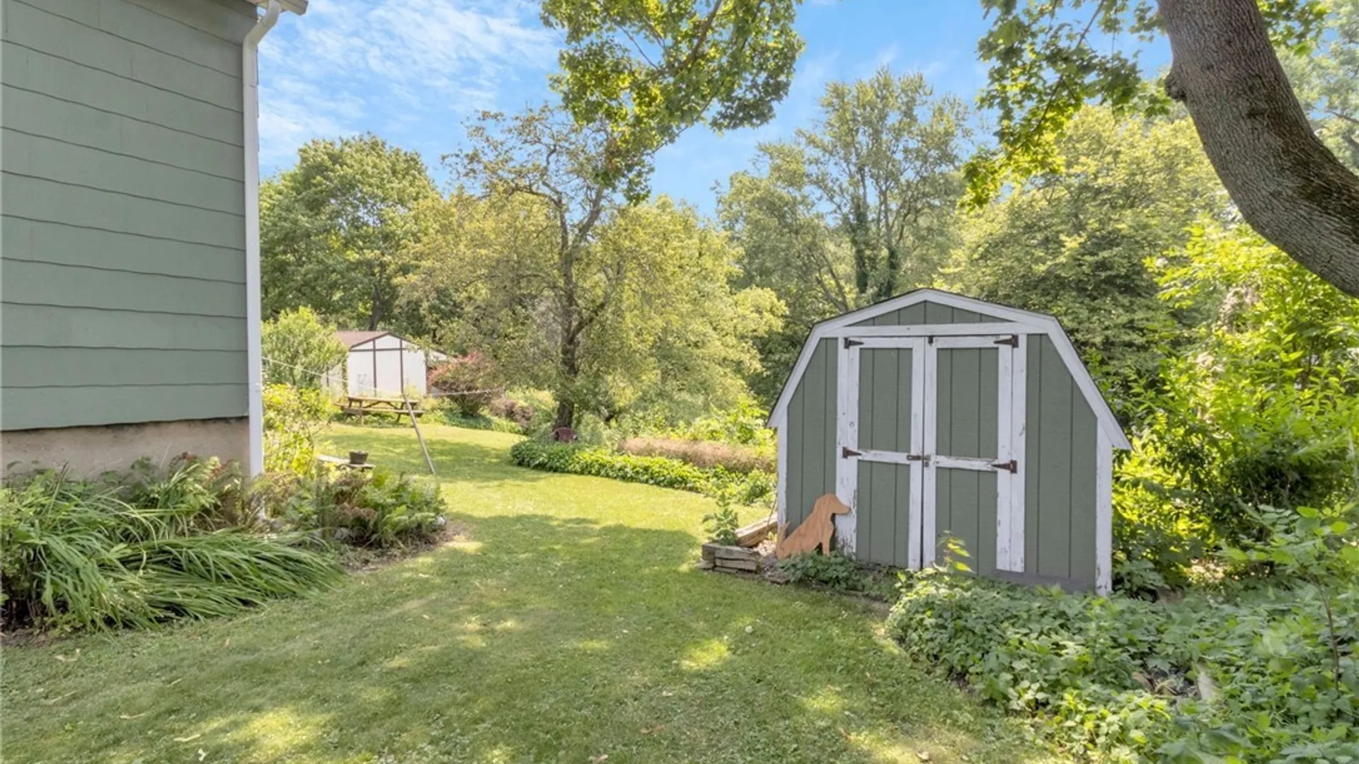 Property at 301 Bennett Road, Cheektowaga, NY 14227 10