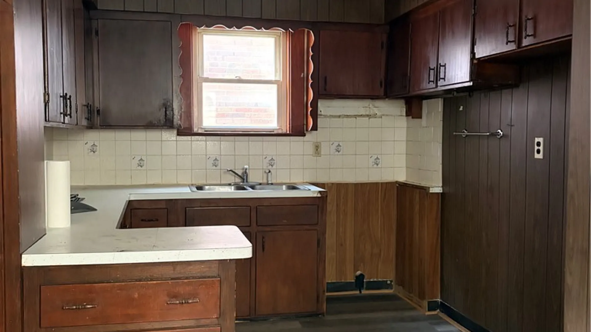 Property at 562 19th Street, Niagara Falls, NY 14301 2