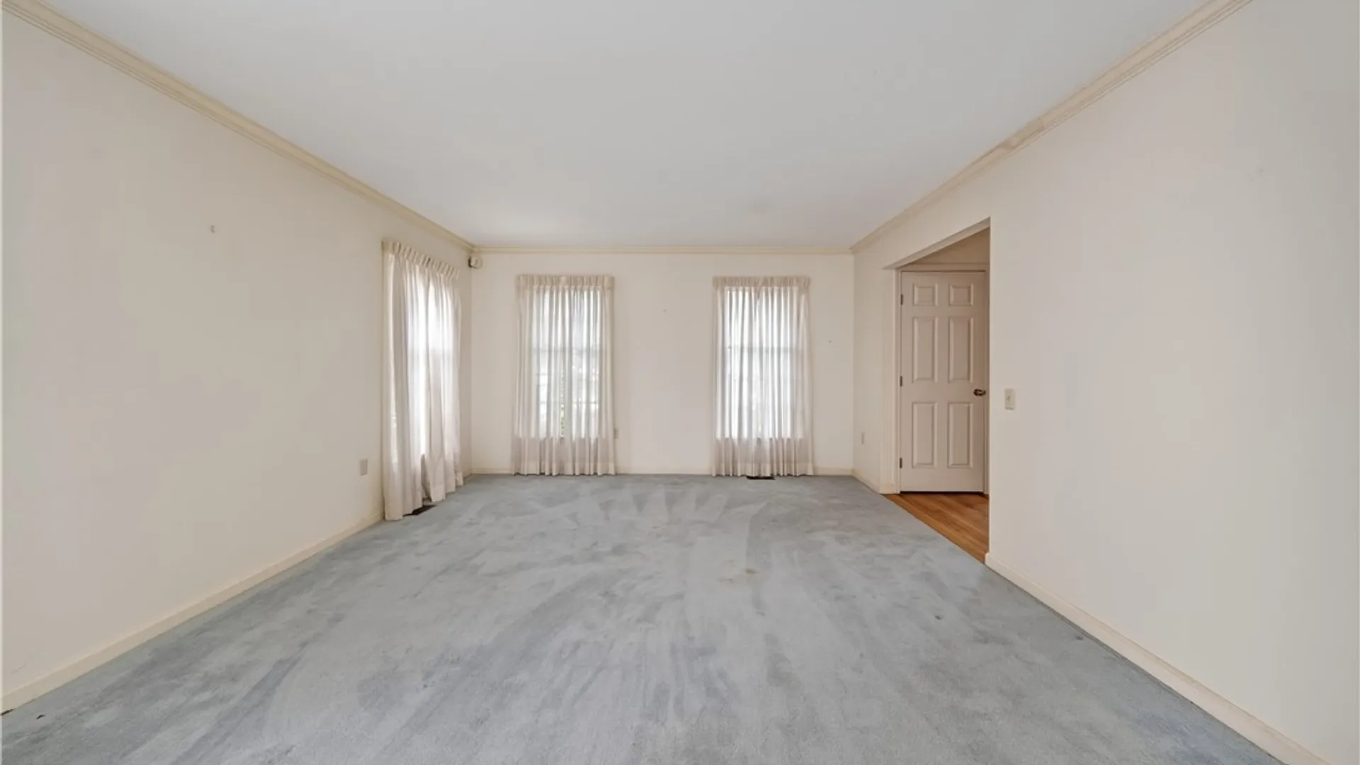 Property at 112 Greeley Circle, Salina, NY 13090 13