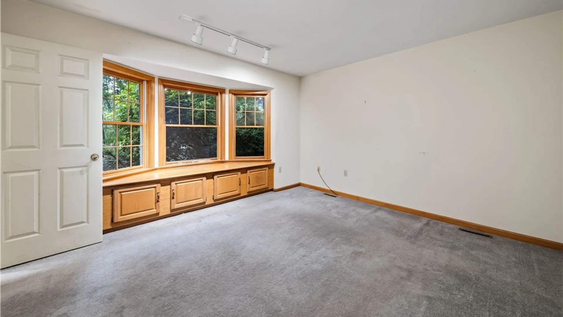 Property at 112 Greeley Circle, Salina, NY 13090 15