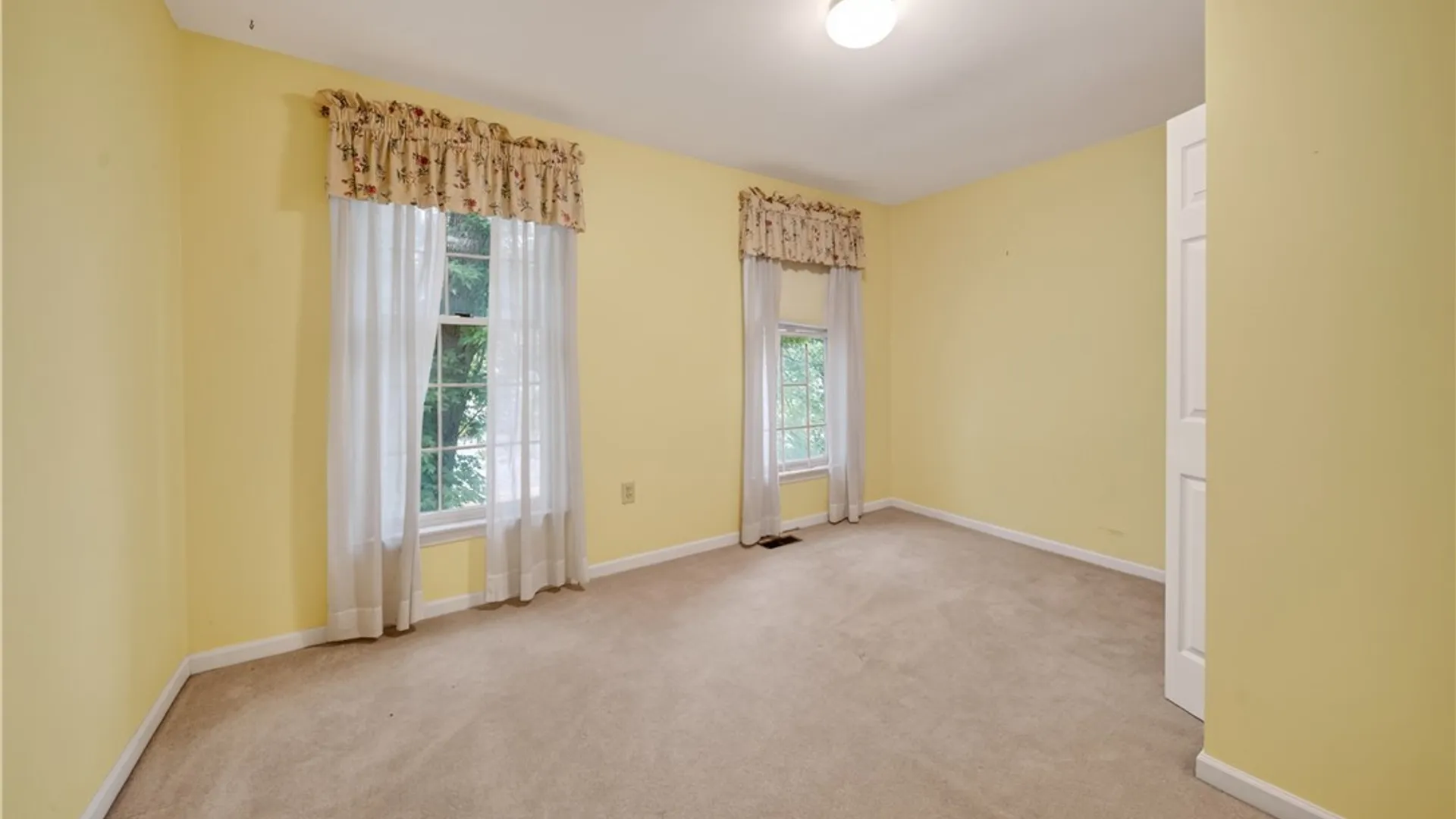 Property at 112 Greeley Circle, Salina, NY 13090 17