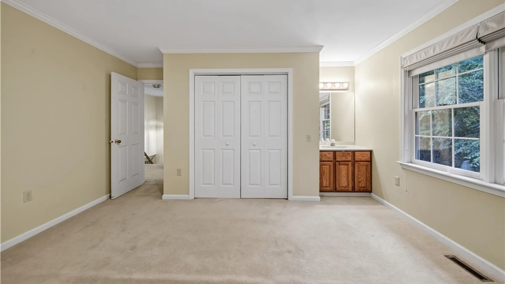 Property at 112 Greeley Circle, Salina, NY 13090 25