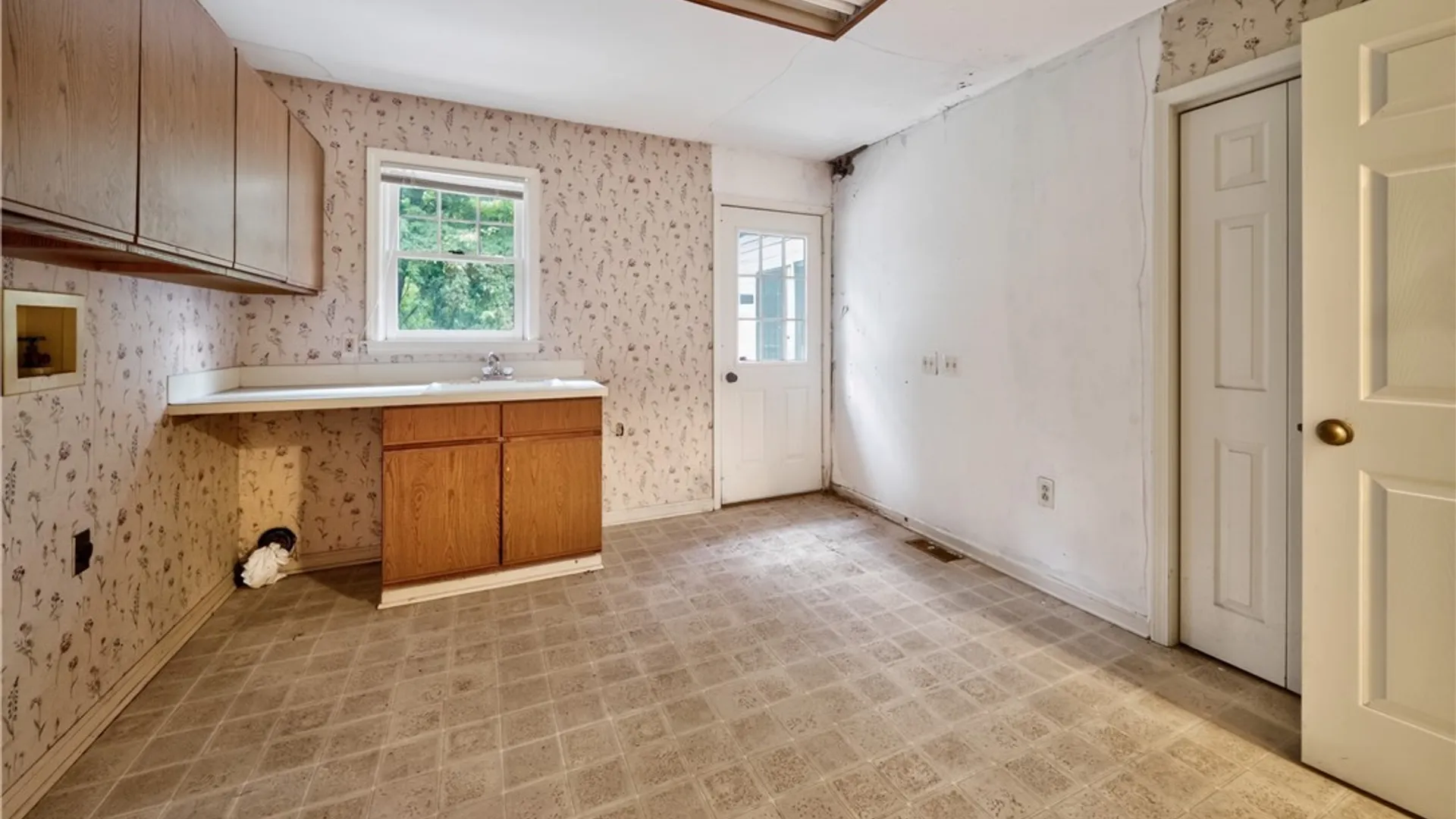 Property at 112 Greeley Circle, Salina, NY 13090 27