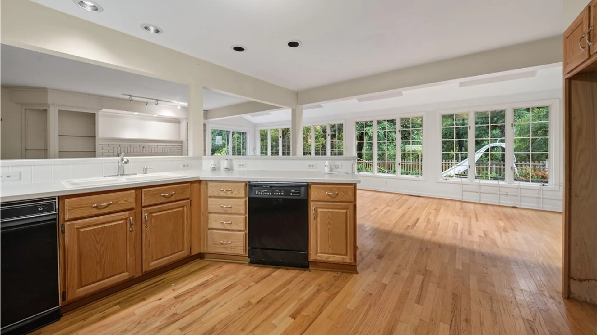 Property at 112 Greeley Circle, Salina, NY 13090 9