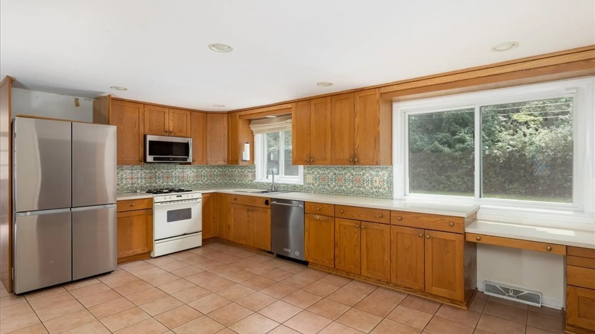 Property at 181 Halwill AKA 40 Parkledge Drive, Amherst, NY 14226 18