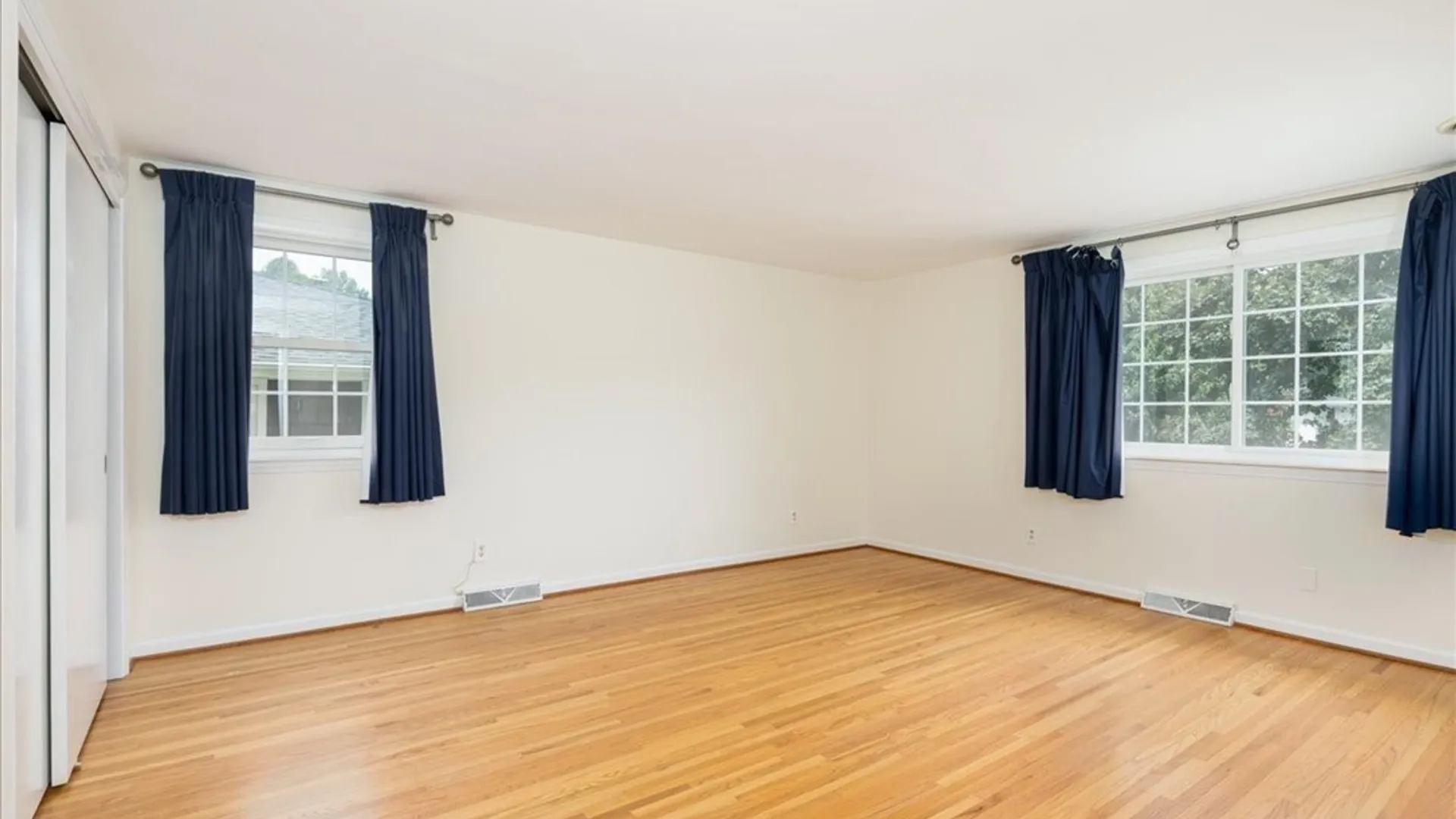 Property at 181 Halwill AKA 40 Parkledge Drive, Amherst, NY 14226 27