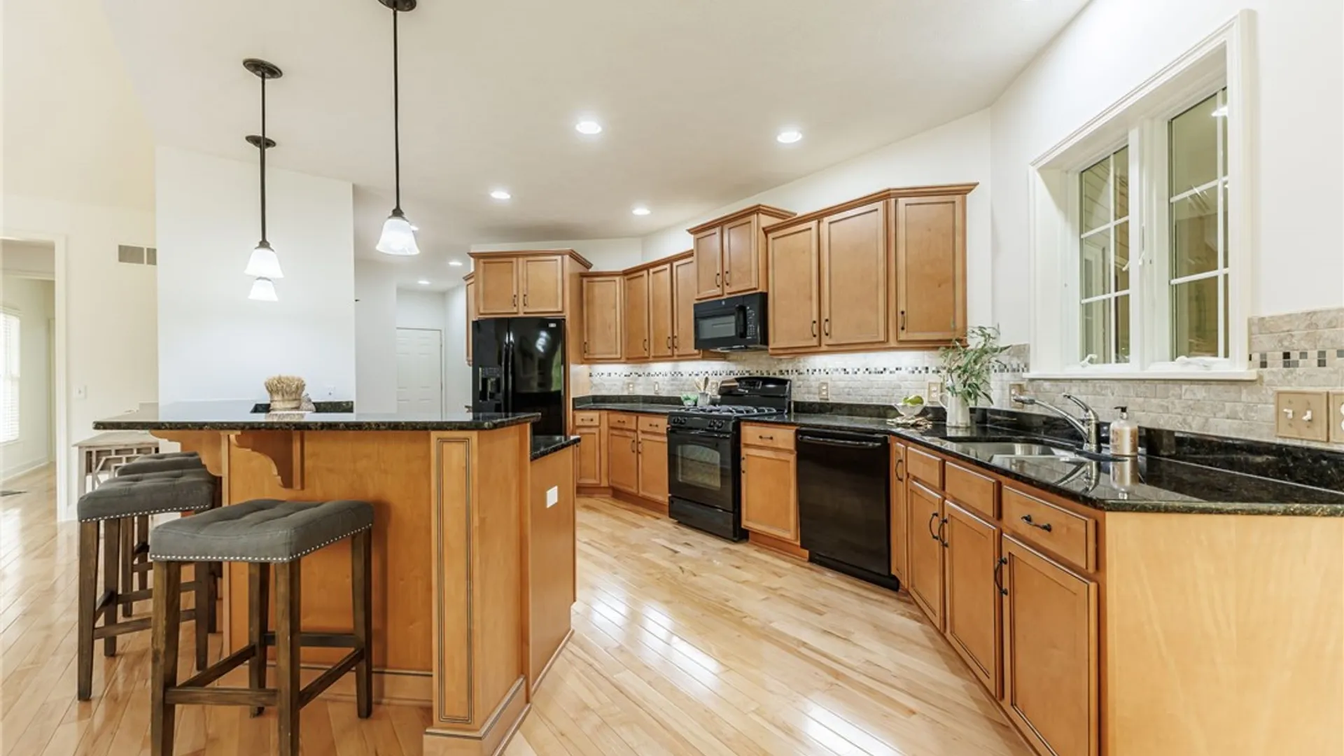 Property at 1100 Yorkshire Way, Victor, NY 14564 19