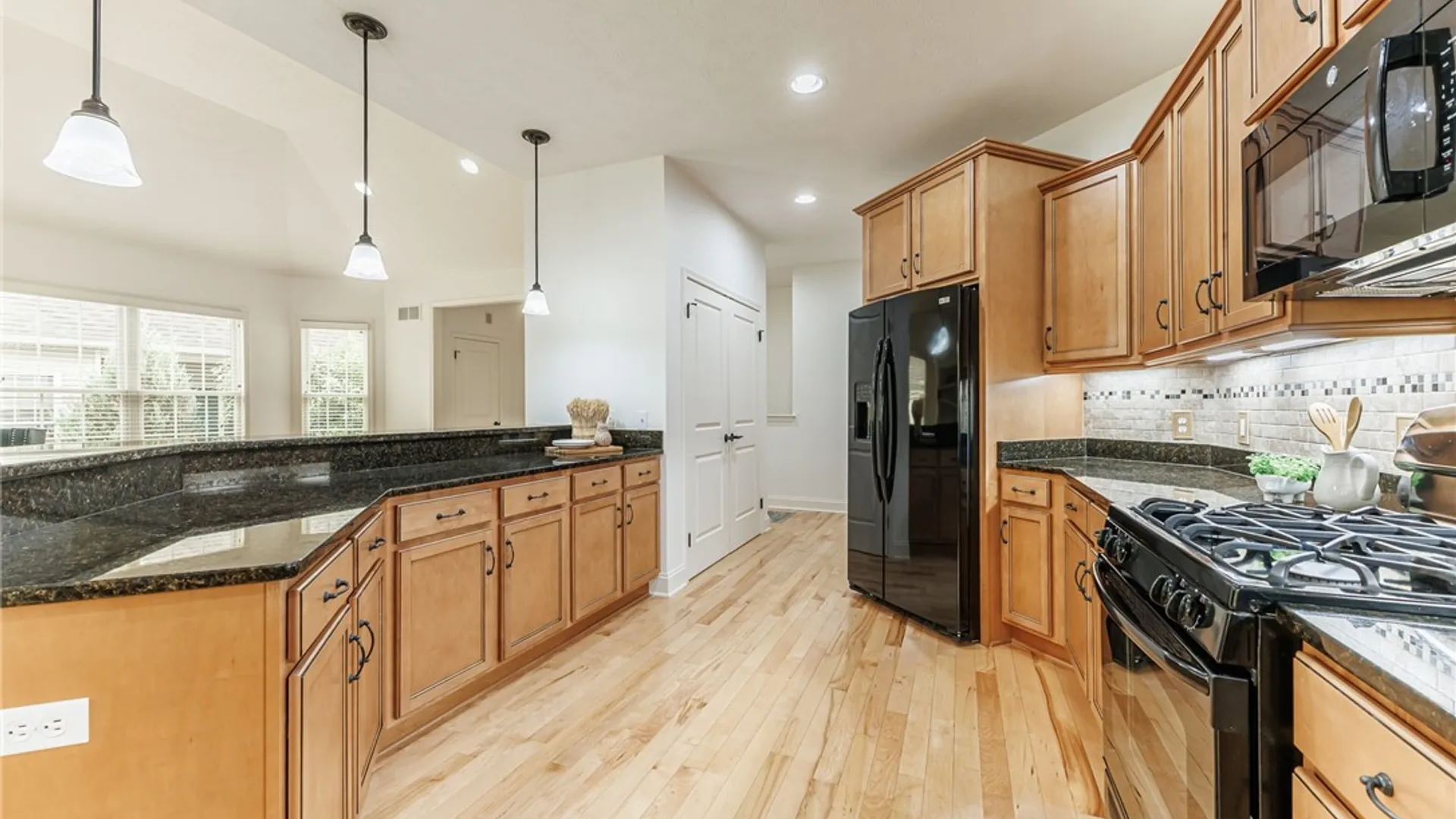 Property at 1100 Yorkshire Way, Victor, NY 14564 21