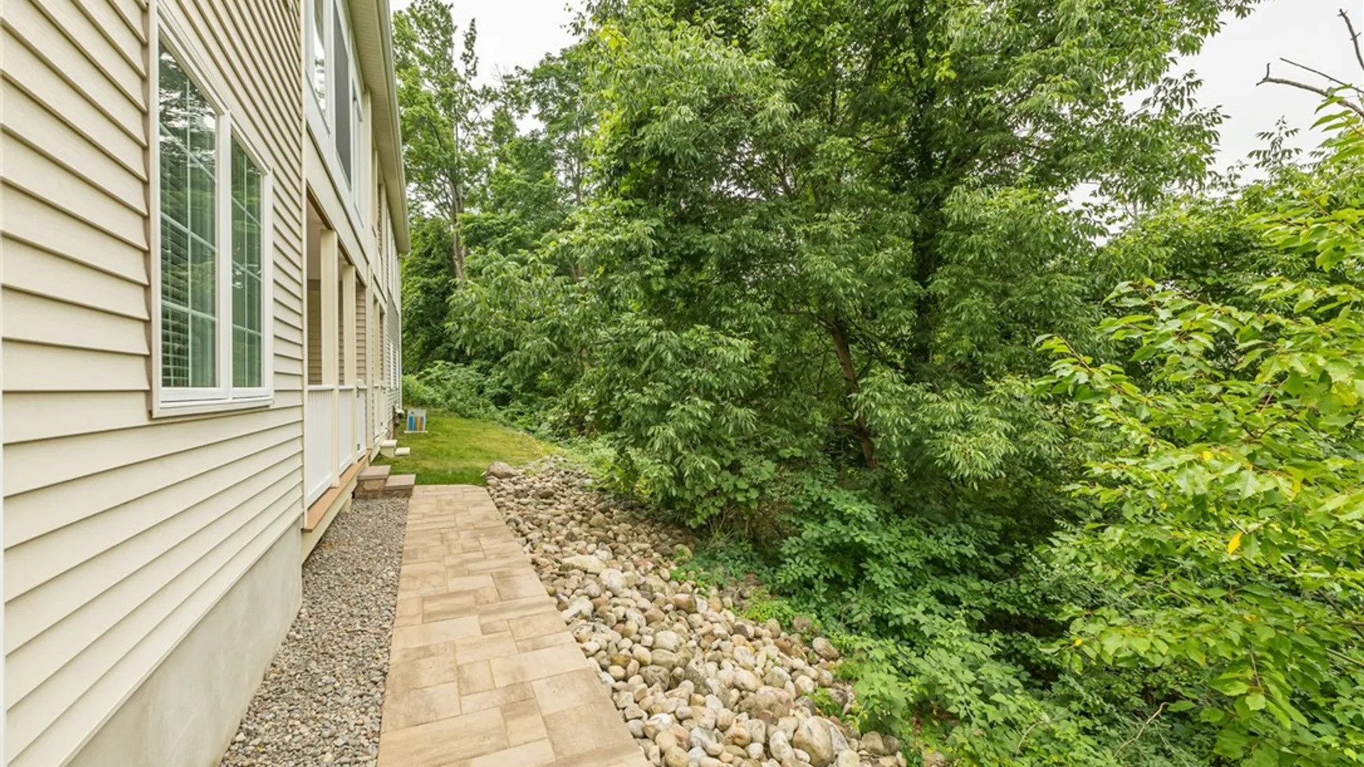 Property at 1100 Yorkshire Way, Victor, NY 14564 5