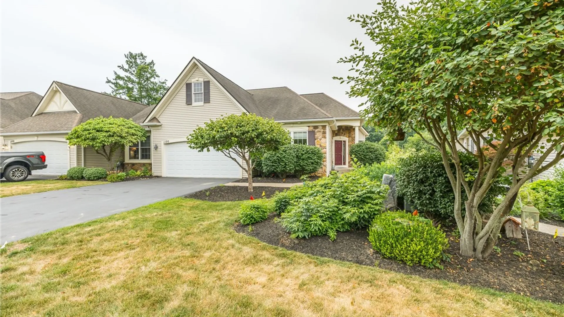 Property at 1100 Yorkshire Way, Victor, NY 14564 6