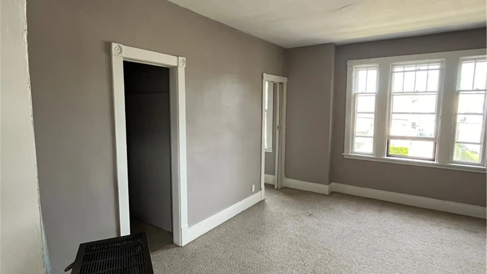 Property at 444 Schiller Street, Buffalo, NY 14212 4