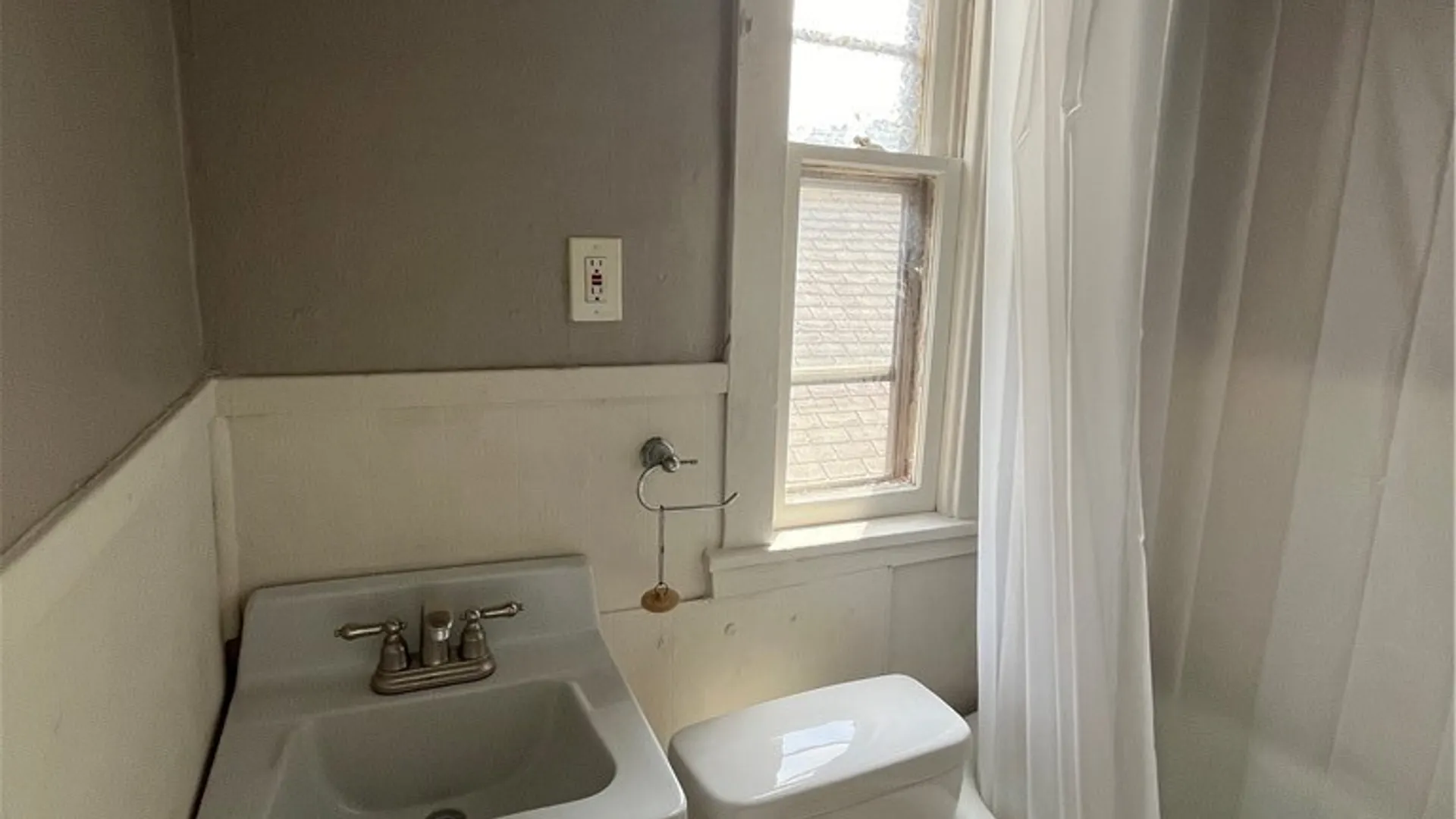 Property at 444 Schiller Street, Buffalo, NY 14212 8