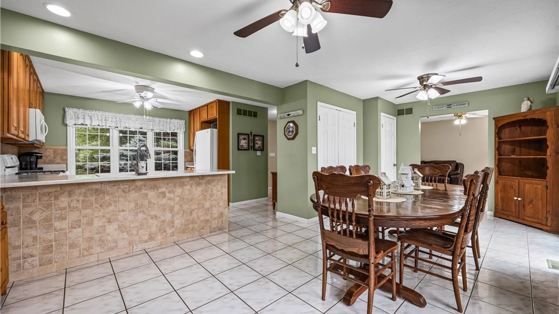 Property at 8 Summer Ridge Circle, Clarkson, NY 14420 10