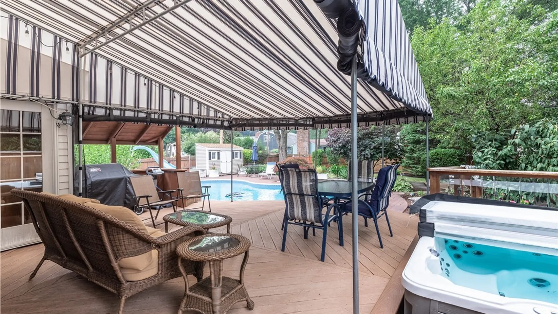 Property at 84 Carriage Cir, Amherst, NY 14221 32