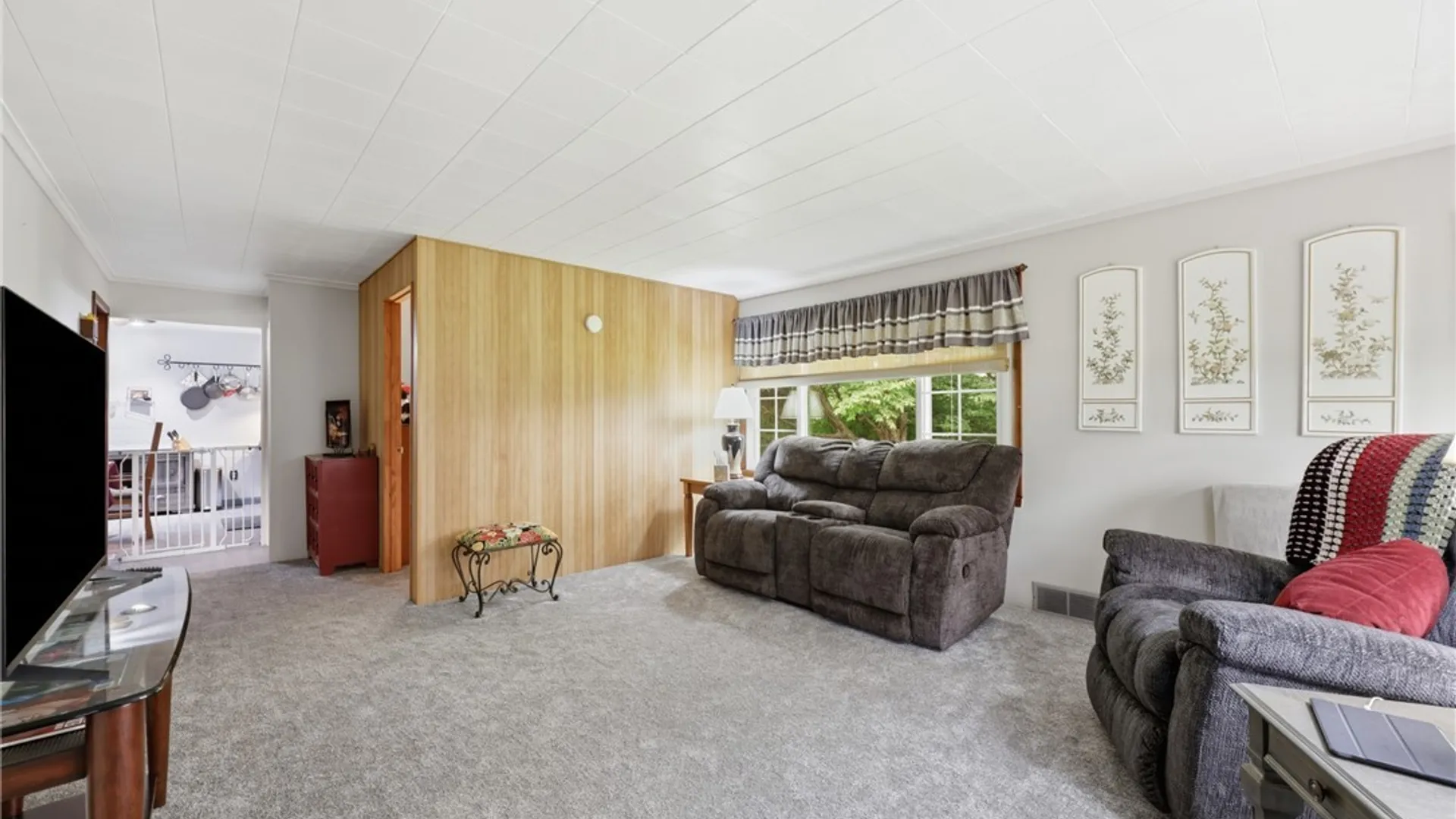 Property at 335 French Road, West Seneca, NY 14224 11