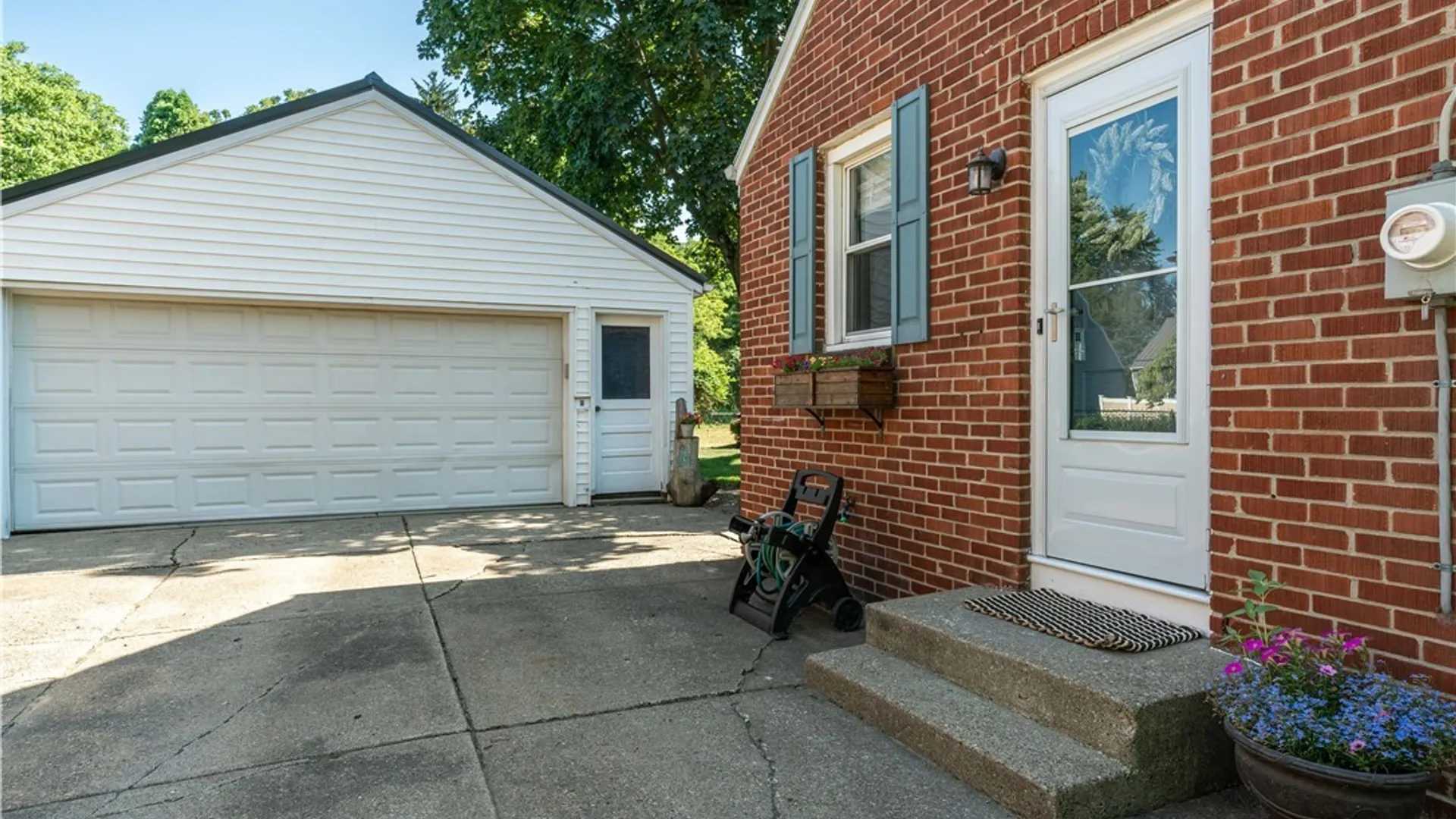 Property at 31 Sunset Road, Cheektowaga, NY 14227 4