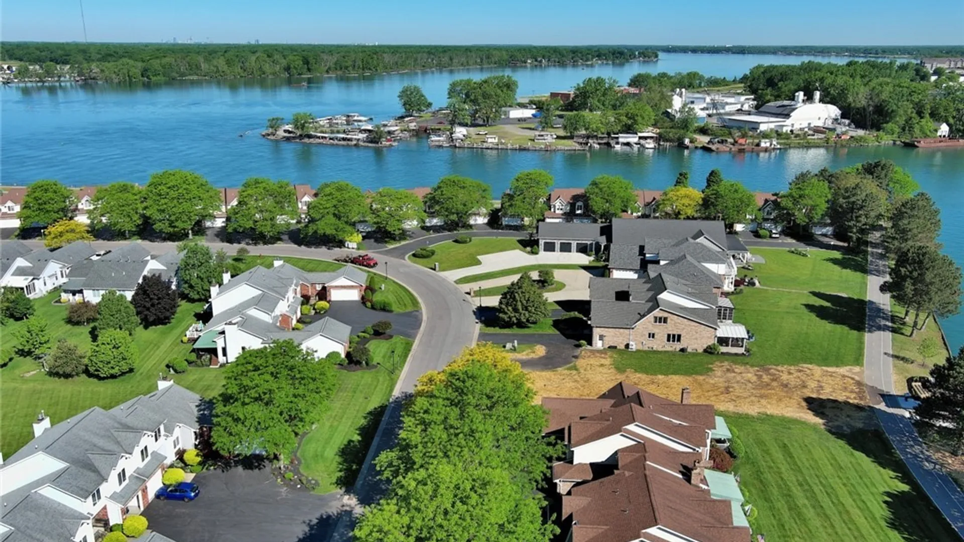 Property at 20 Niagara Shore Drive, Tonawanda, NY 14150 5