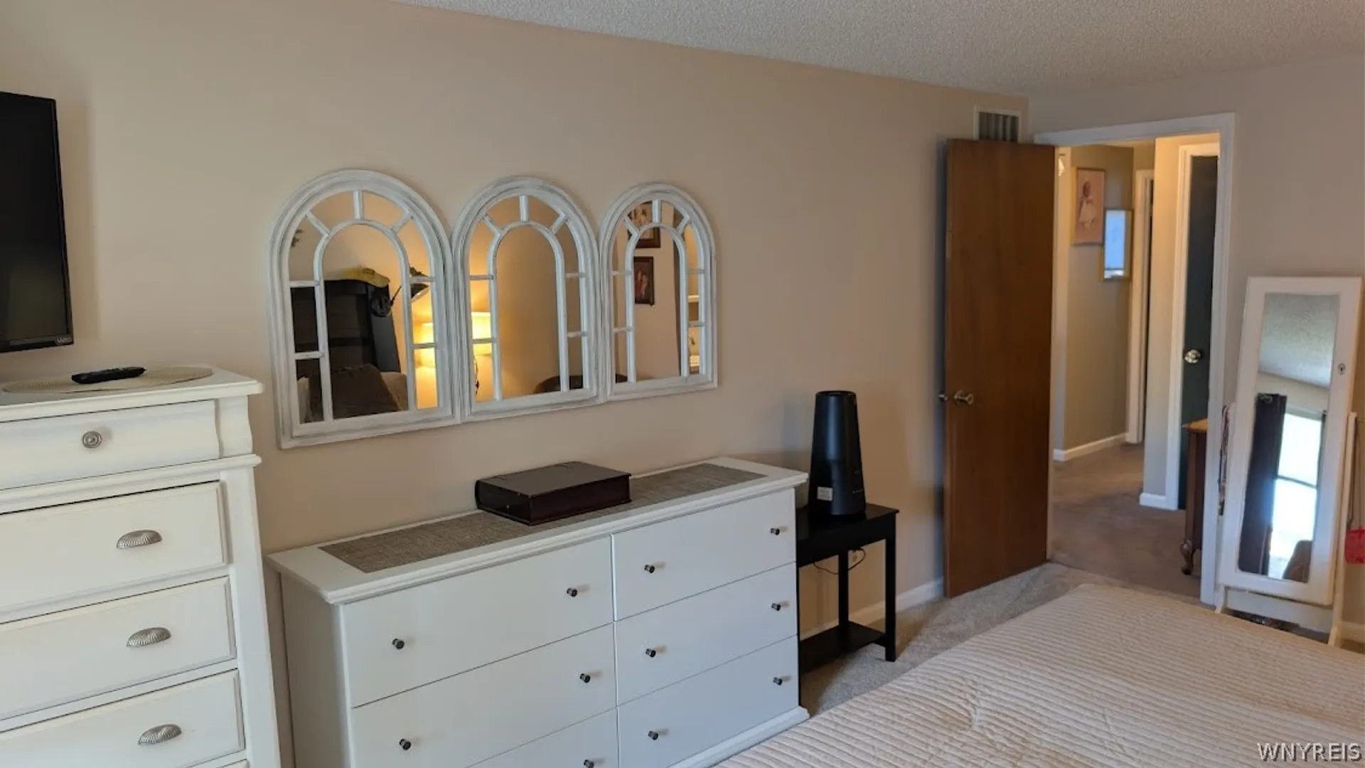 Property at 20 Niagara Shore Drive, Tonawanda, NY 14150 30