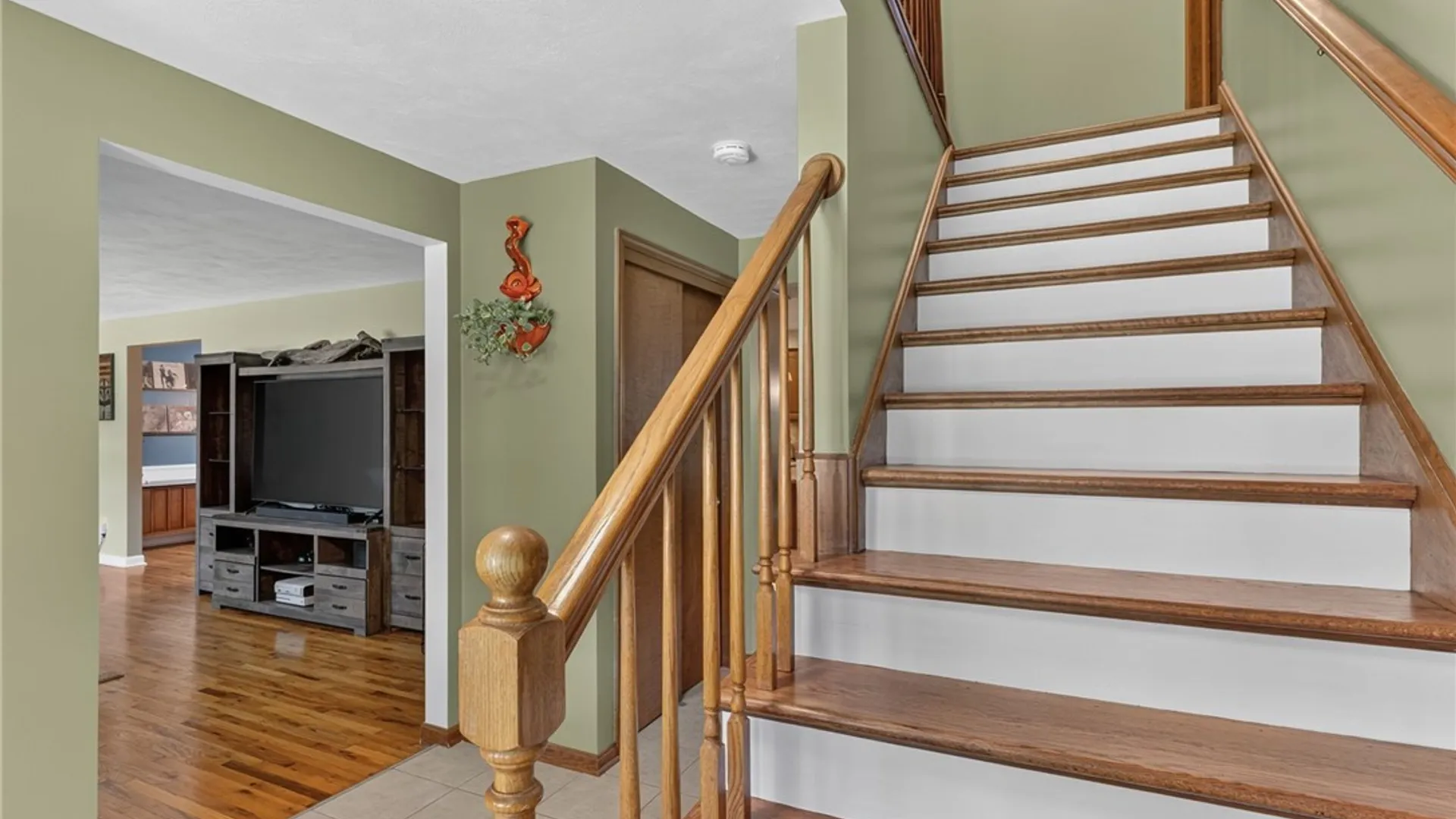 Property at 392 Hawthorne Place, Porter, NY 14174 26