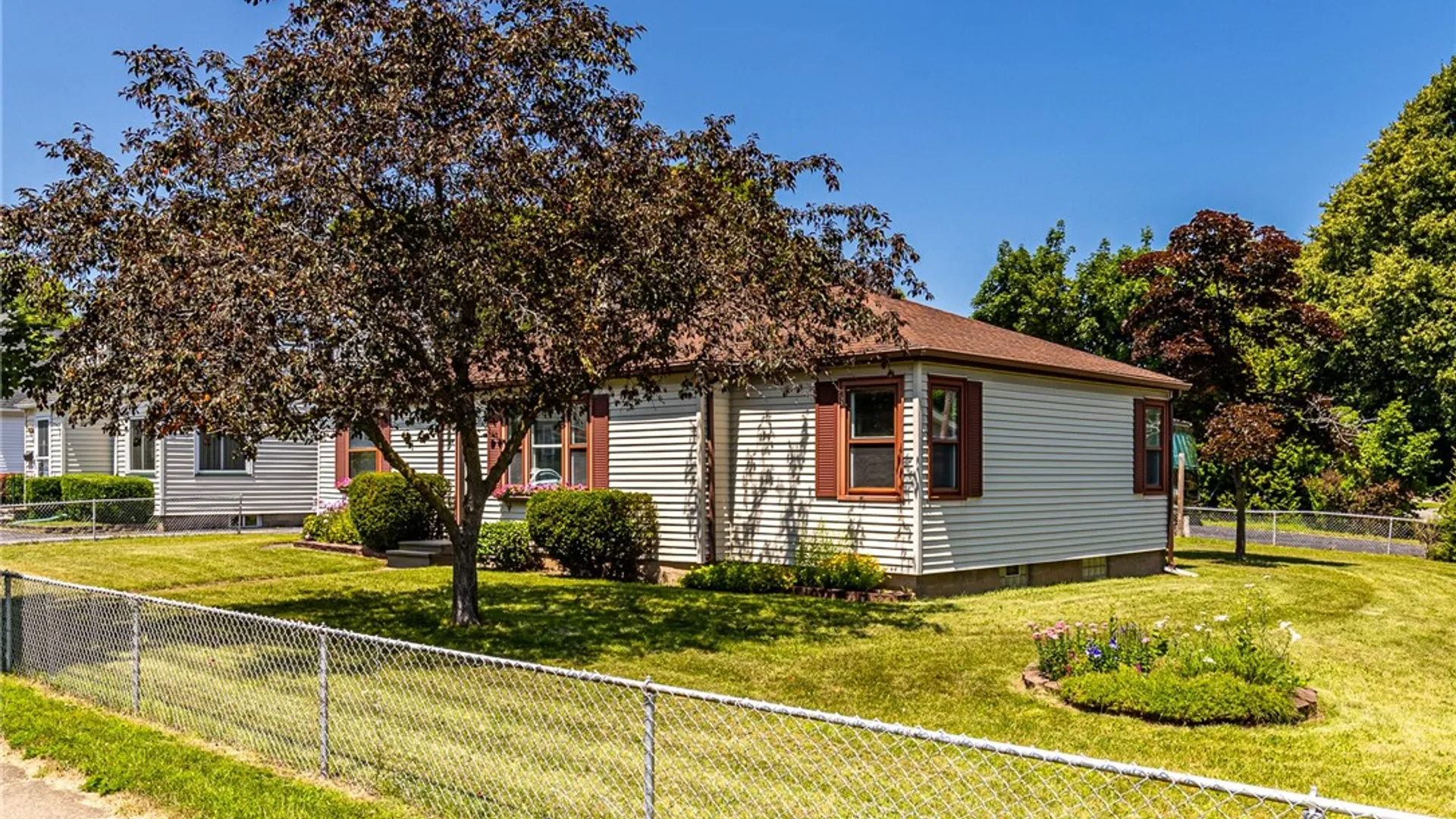 Property at 164 Haviland Park, Greece, NY 14616 3