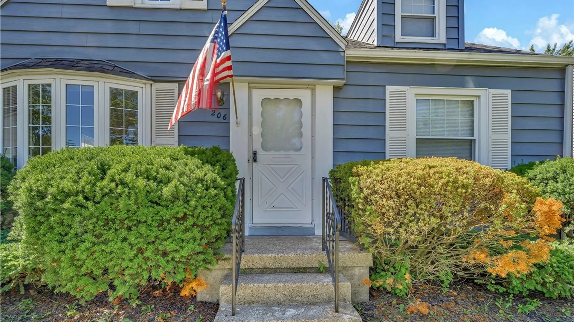 Property at 206 Wrexham Court, Tonawanda, NY 14150 4