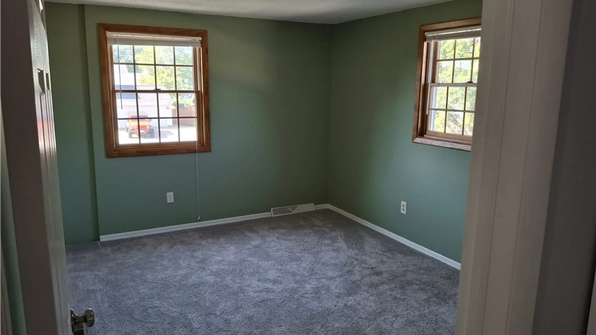 Property at 36 Southridge Drive, West Seneca, NY 14224 22