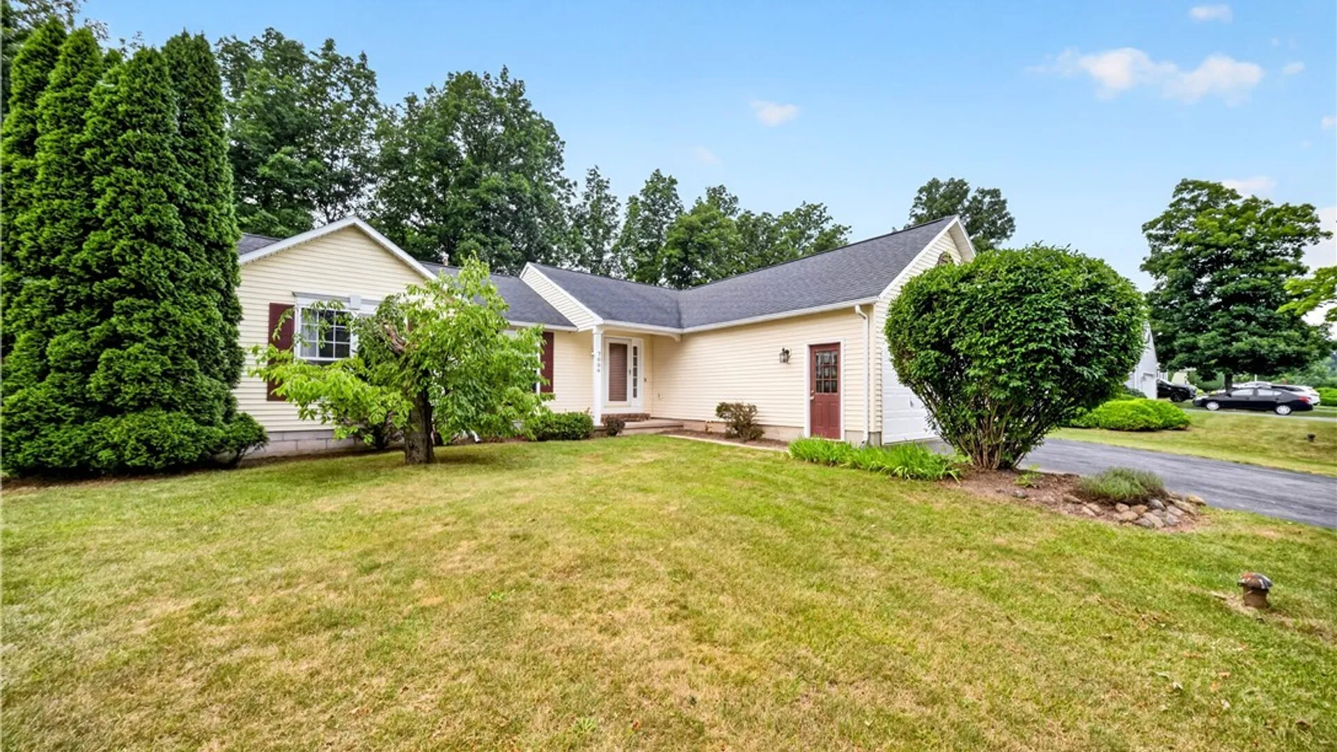 Property at 7554 Sugarwood Lane, Clay, NY 13212 3