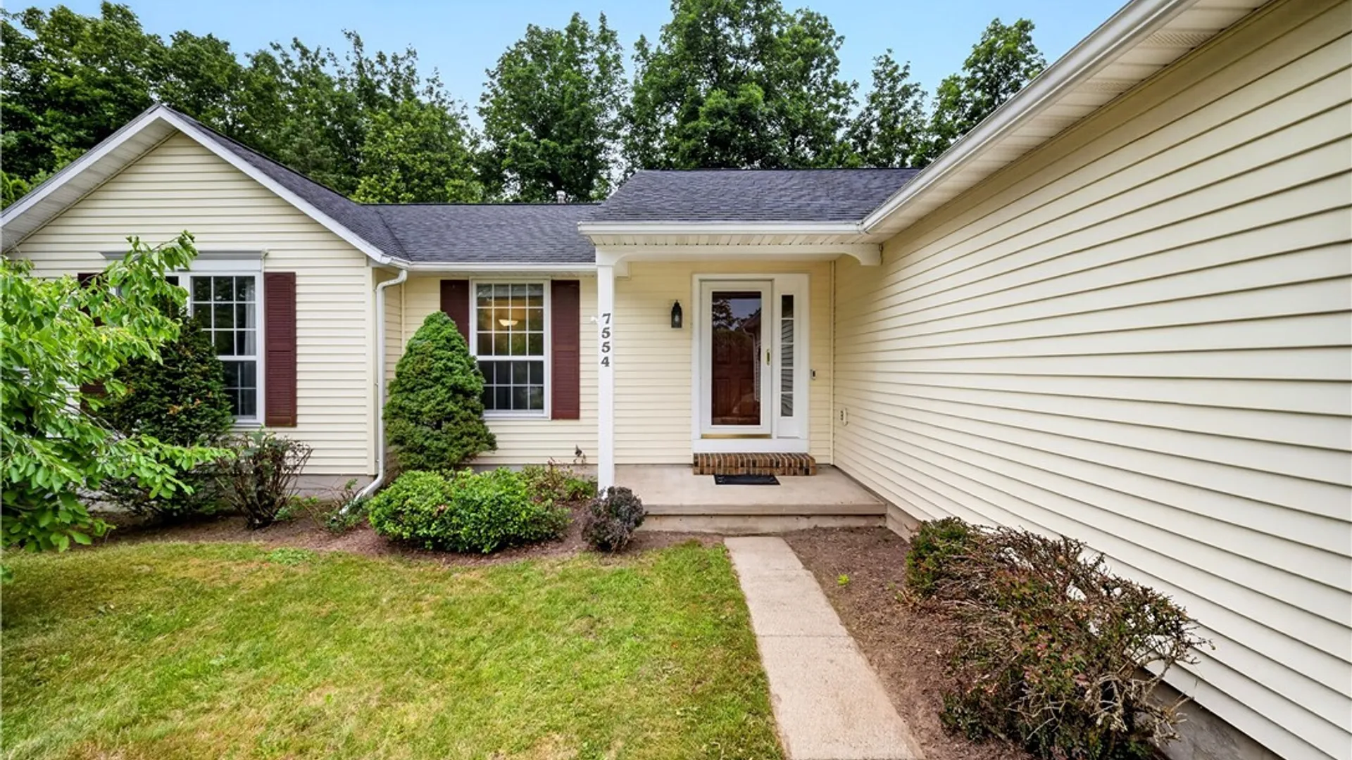 Property at 7554 Sugarwood Lane, Clay, NY 13212 4