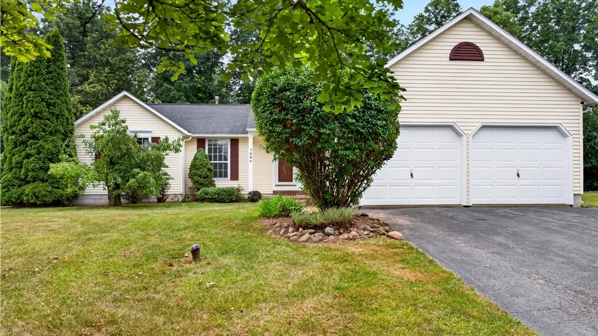 Property at 7554 Sugarwood Lane, Clay, NY 13212 47