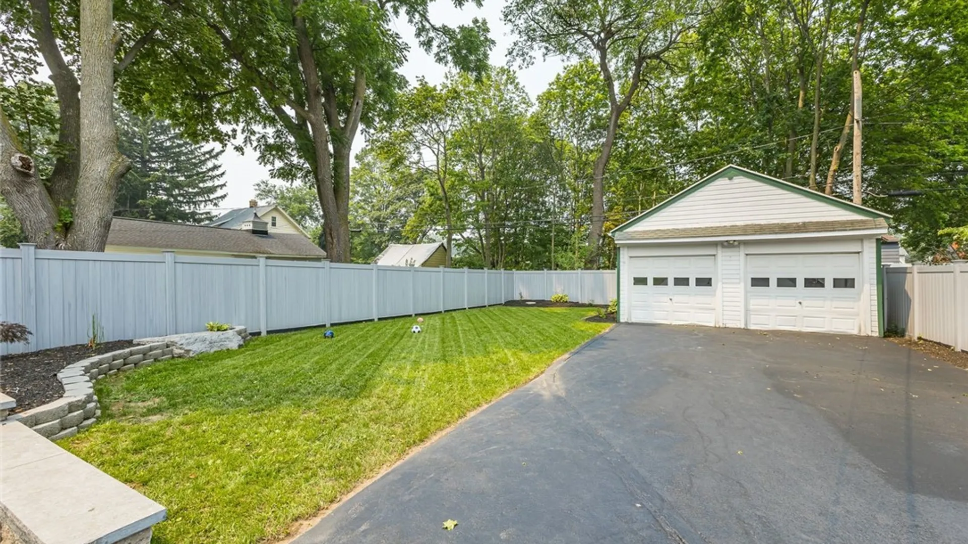 Property at 42 Walzford Road, Irondequoit, NY 14622 32