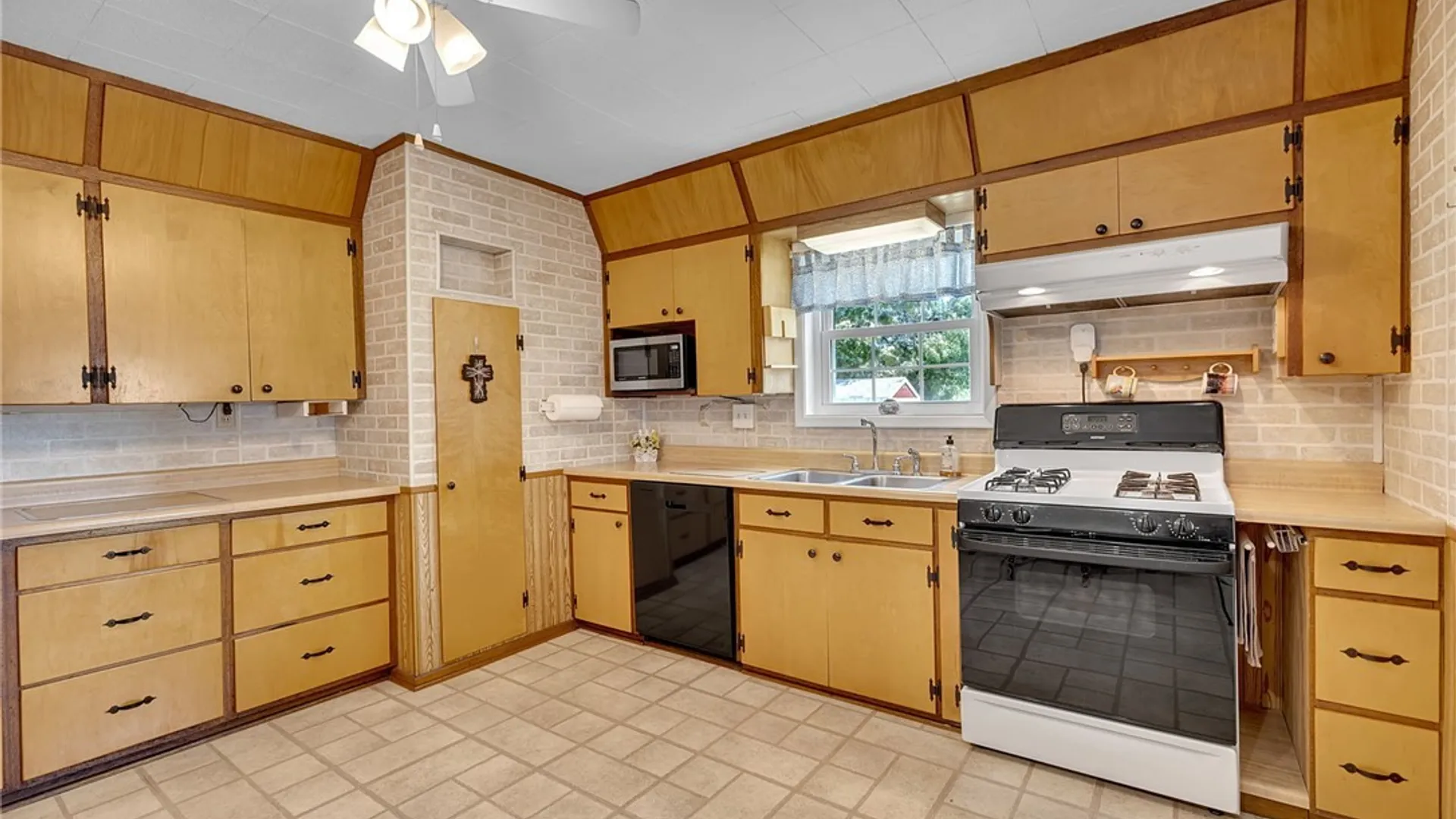 Property at 6887 Walmore Road, Wheatfield, NY 14304 10