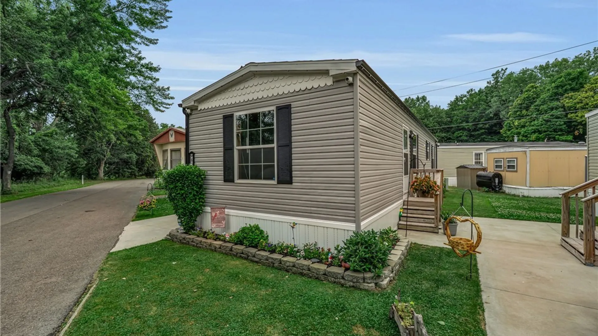 Property at 2296 Union Road, Cheektowaga, NY 14227 3