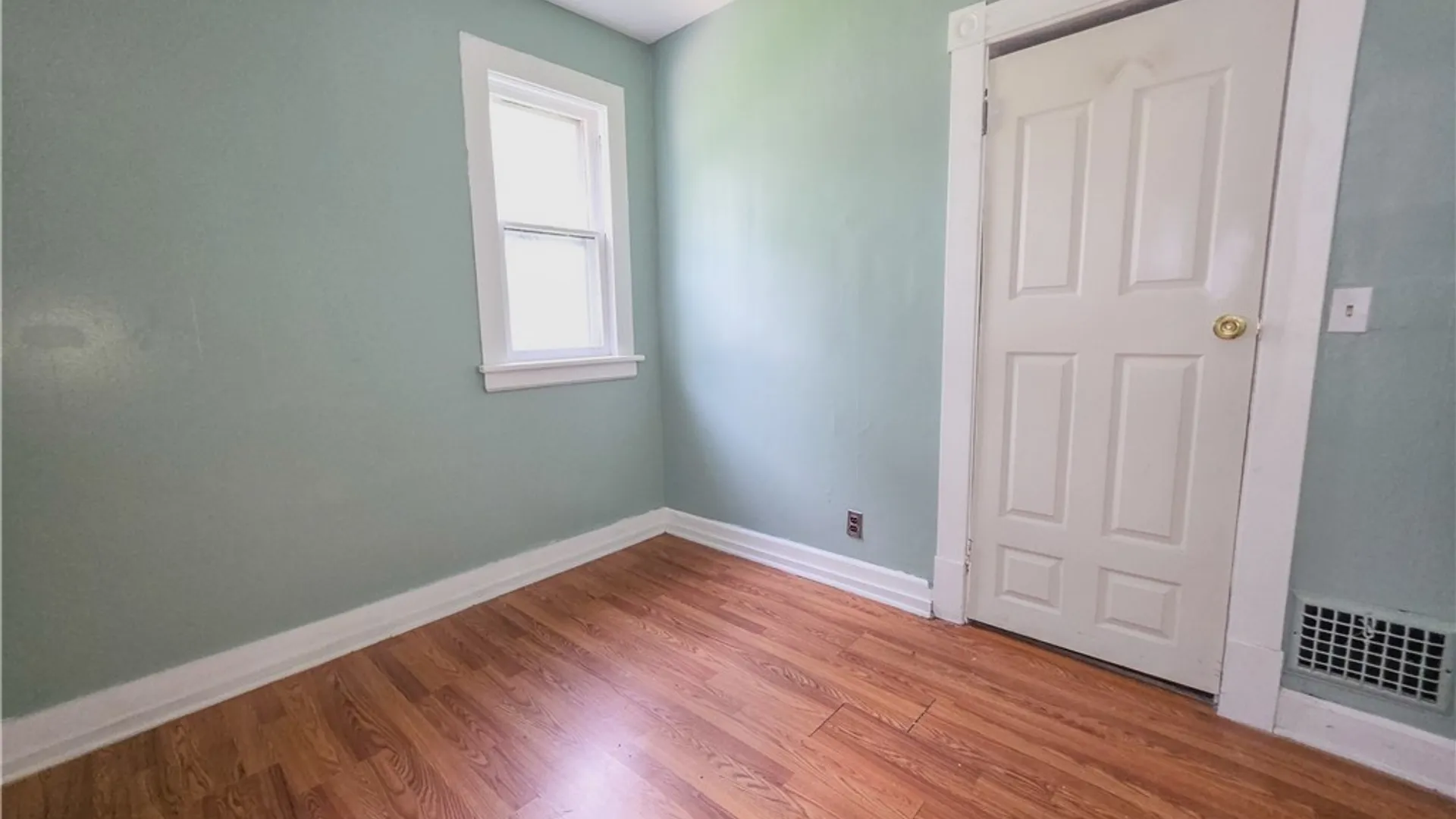 Property at 818 Ashland Avenue, Niagara Falls, NY 14301 10