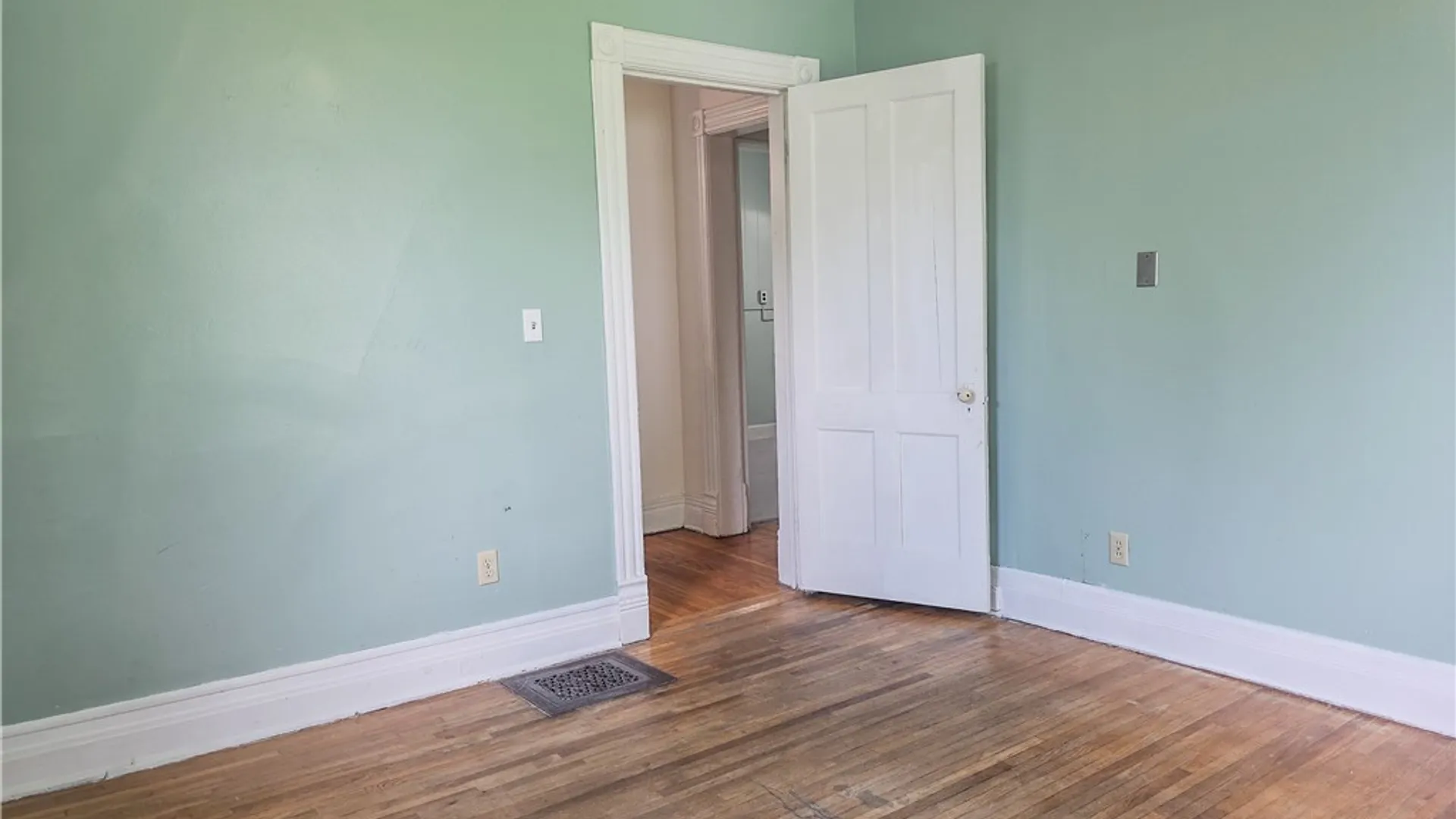Property at 818 Ashland Avenue, Niagara Falls, NY 14301 12
