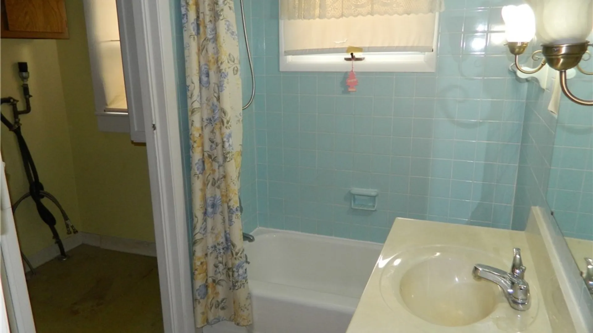 Property at 3933 Lockport Avenue, Wheatfield, NY 14120 10