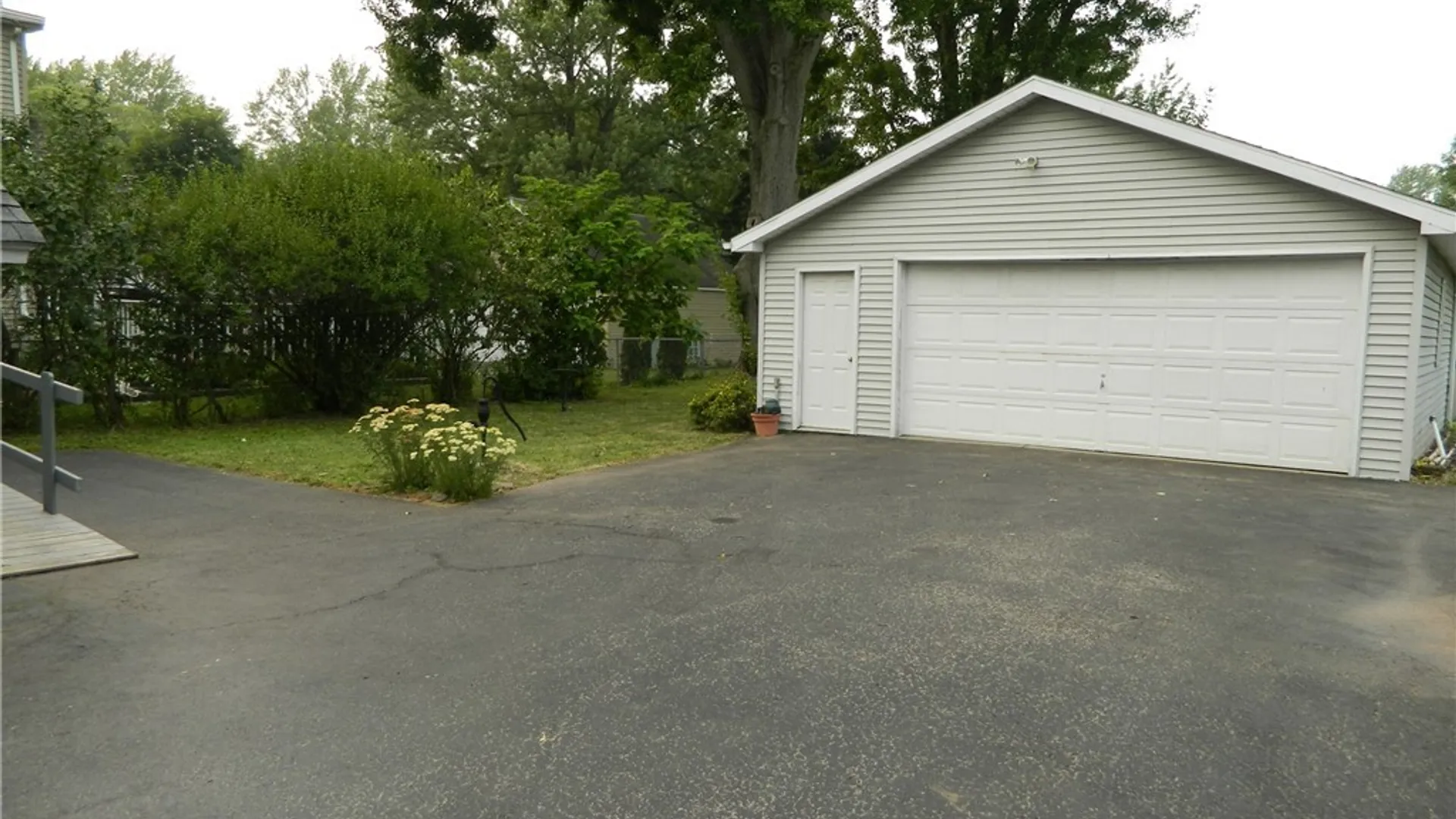 Property at 3933 Lockport Avenue, Wheatfield, NY 14120 3