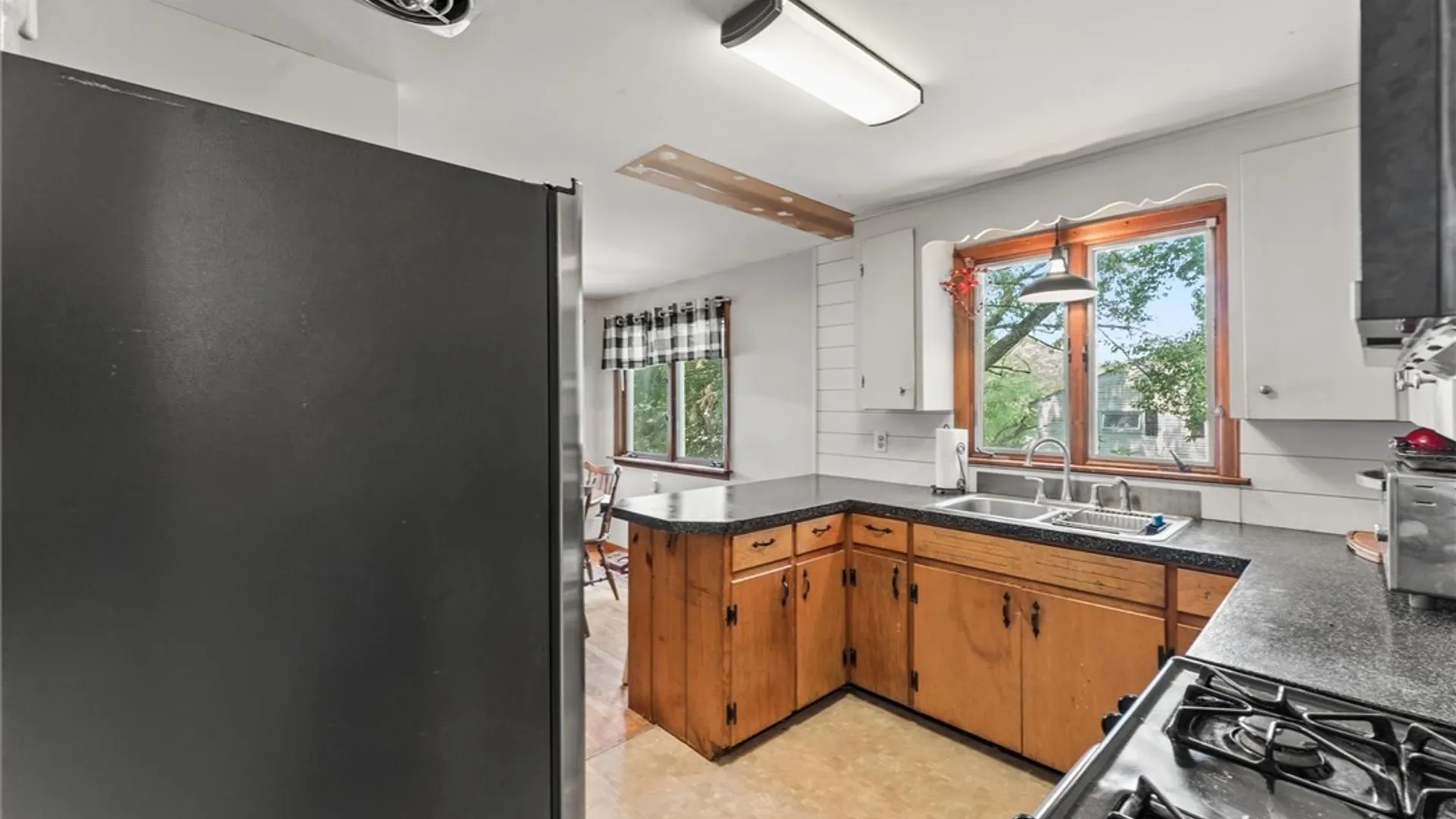 Property at 4 Evergreen Lane, Camillus, NY 13031 16