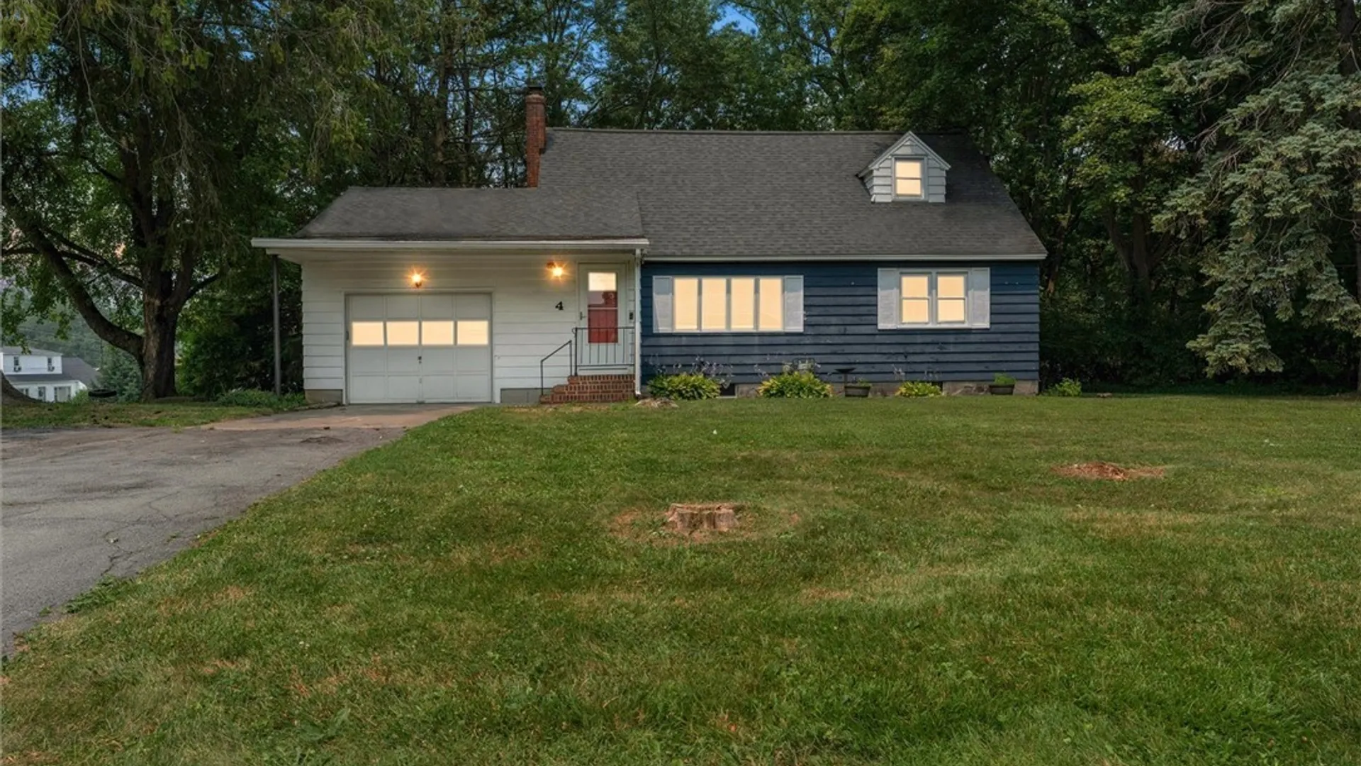 Property at 4 Evergreen Lane, Camillus, NY 13031 2