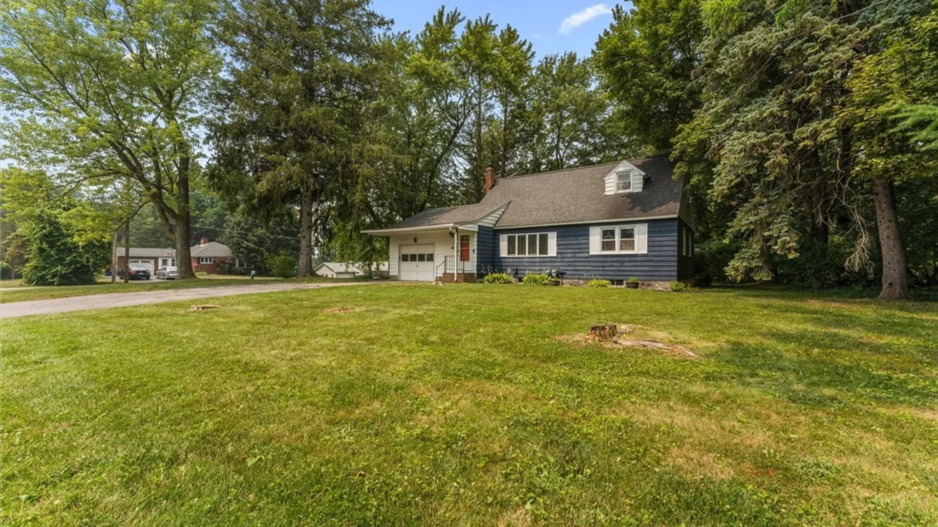 Property at 4 Evergreen Lane, Camillus, NY 13031 3