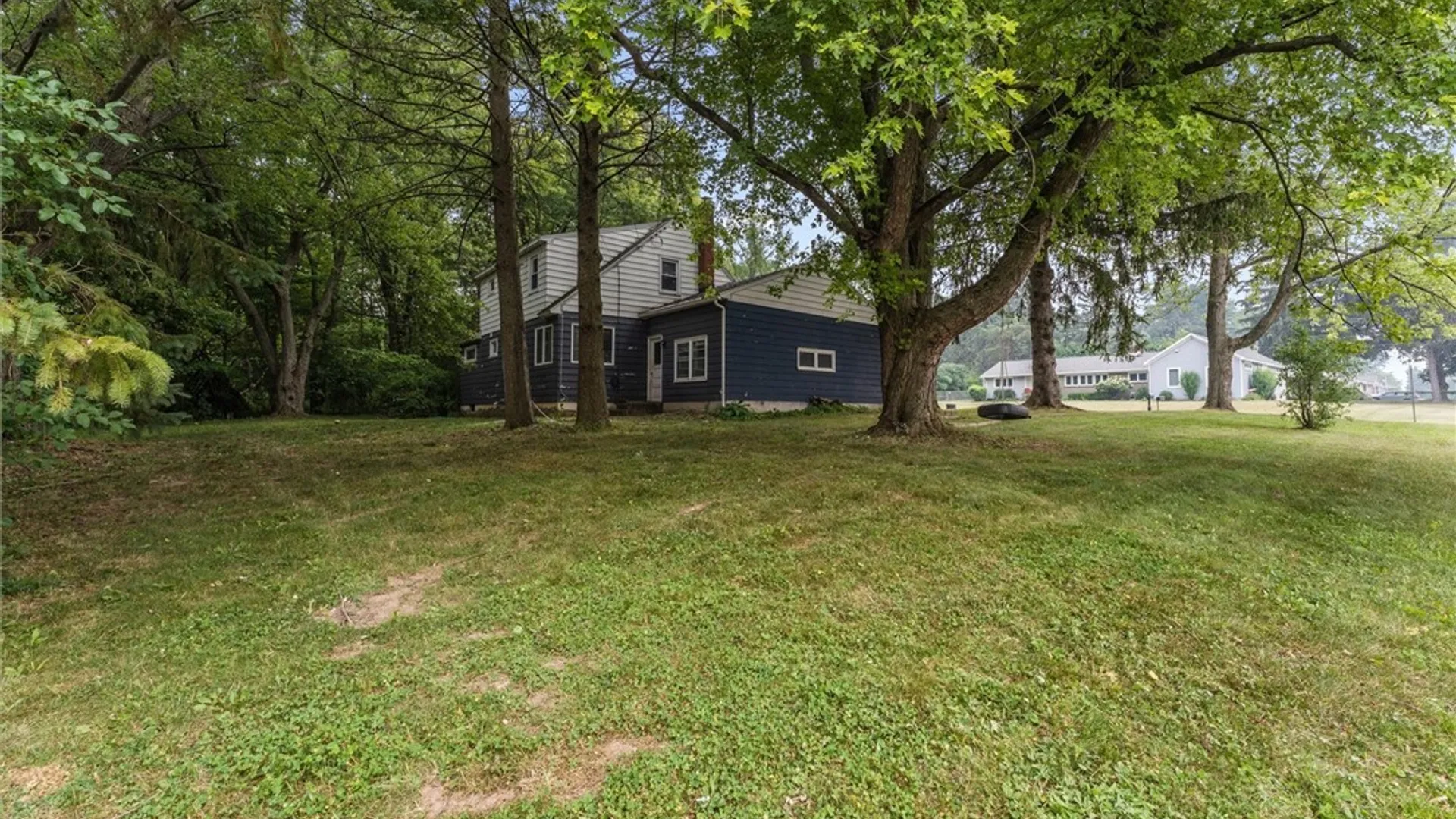 Property at 4 Evergreen Lane, Camillus, NY 13031 36