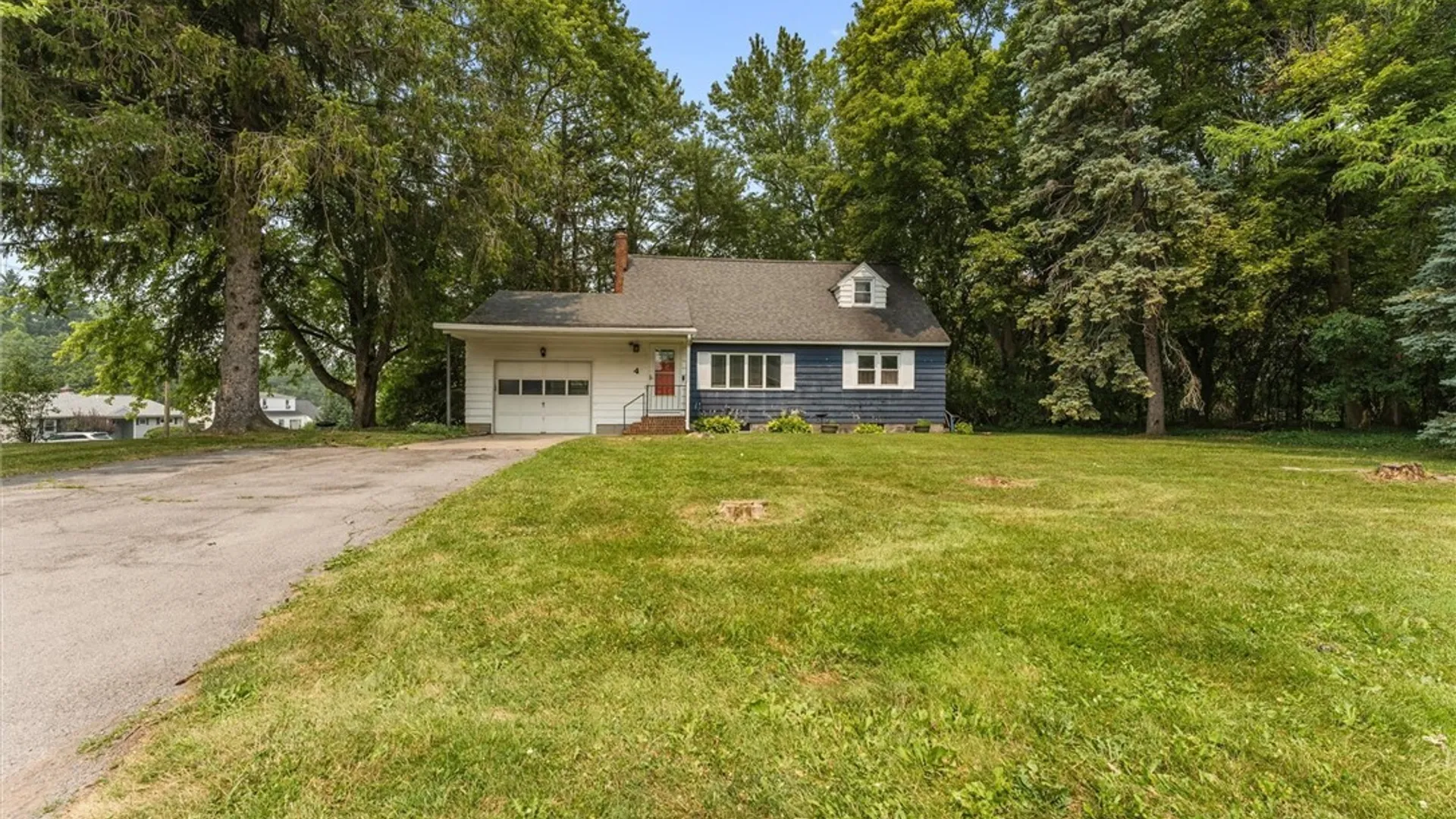 Property at 4 Evergreen Lane, Camillus, NY 13031 4