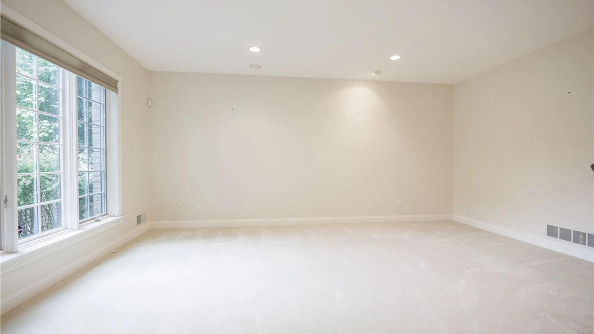 Property at 24 Roxbury Lane, Pittsford, NY 14534 10