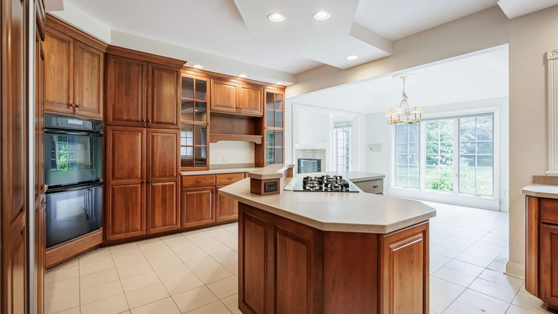 Property at 24 Roxbury Lane, Pittsford, NY 14534 19