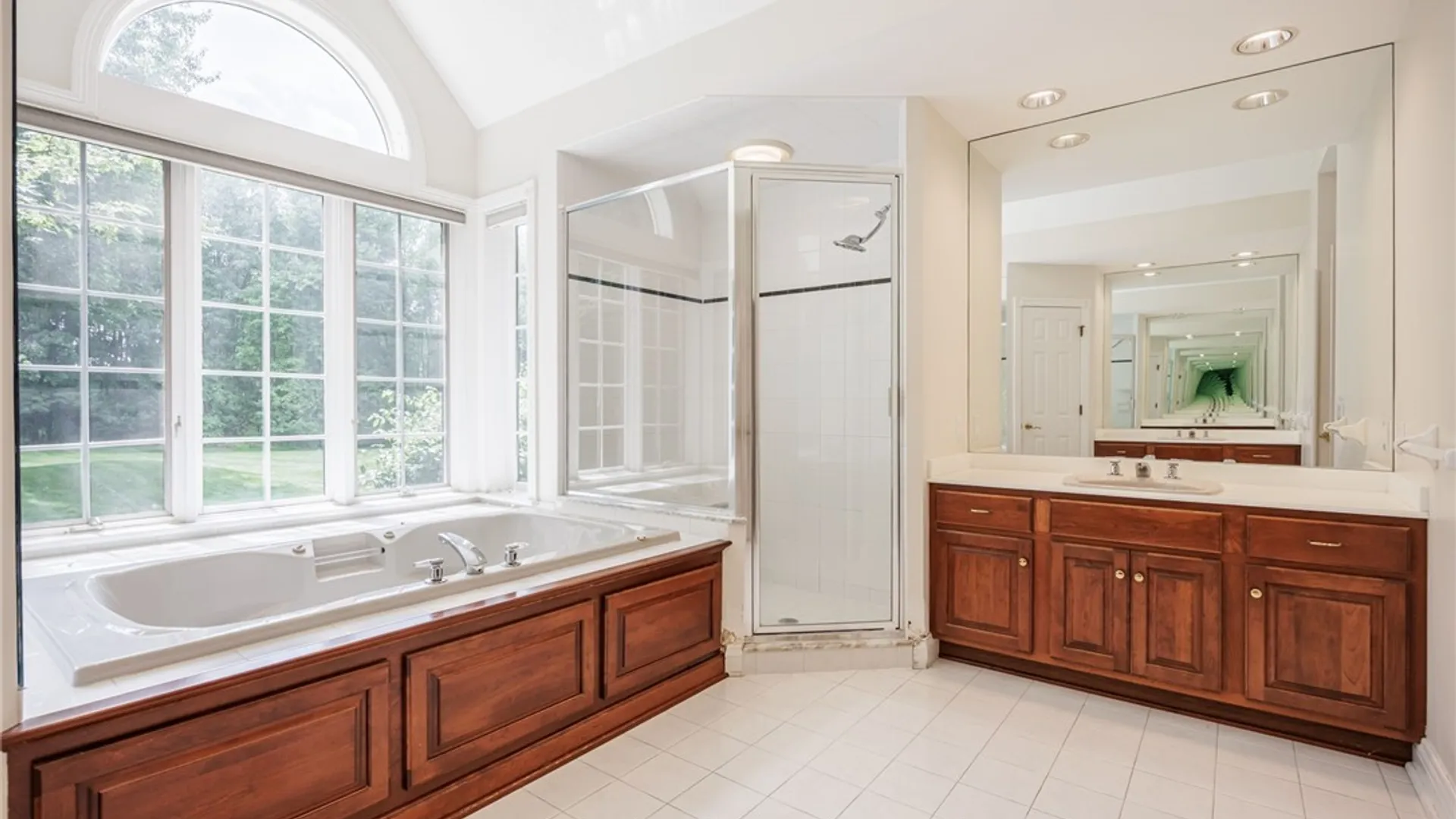 Property at 24 Roxbury Lane, Pittsford, NY 14534 25