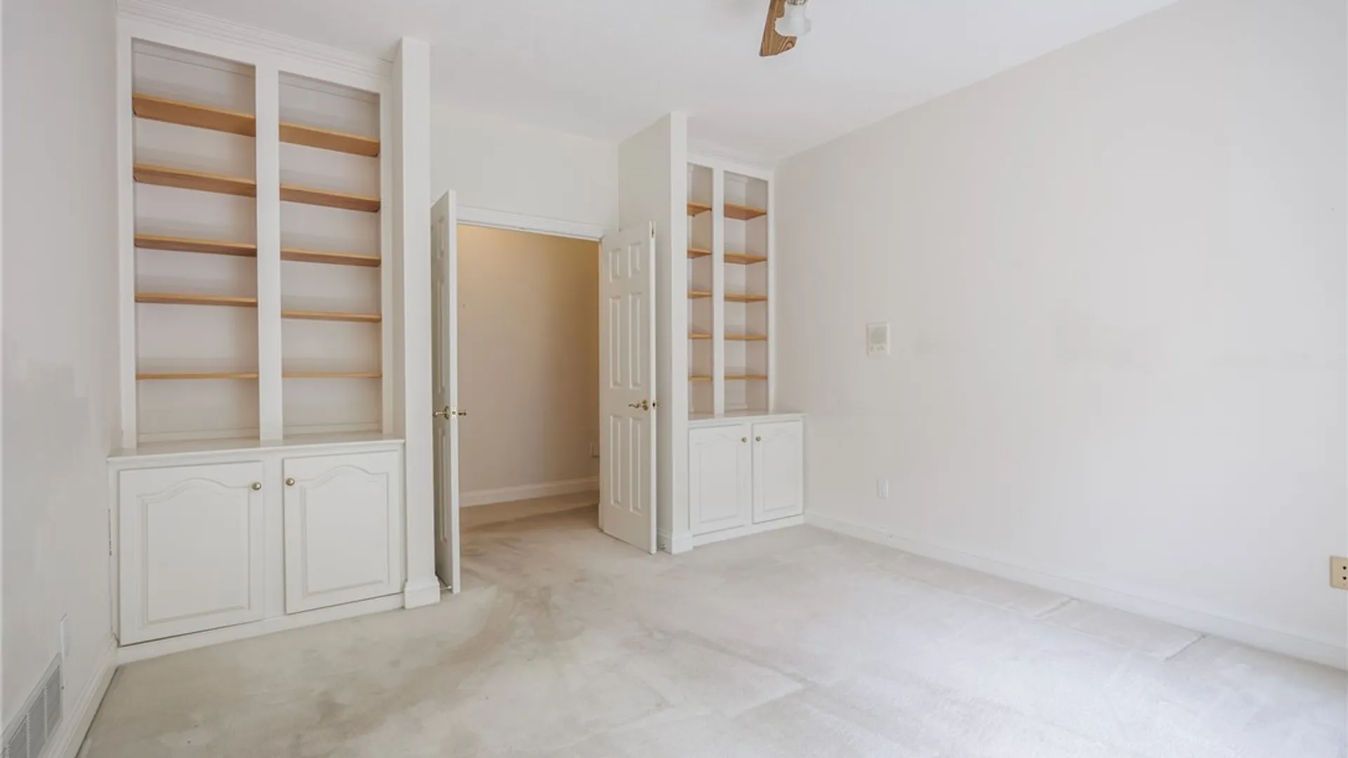 Property at 24 Roxbury Lane, Pittsford, NY 14534 26